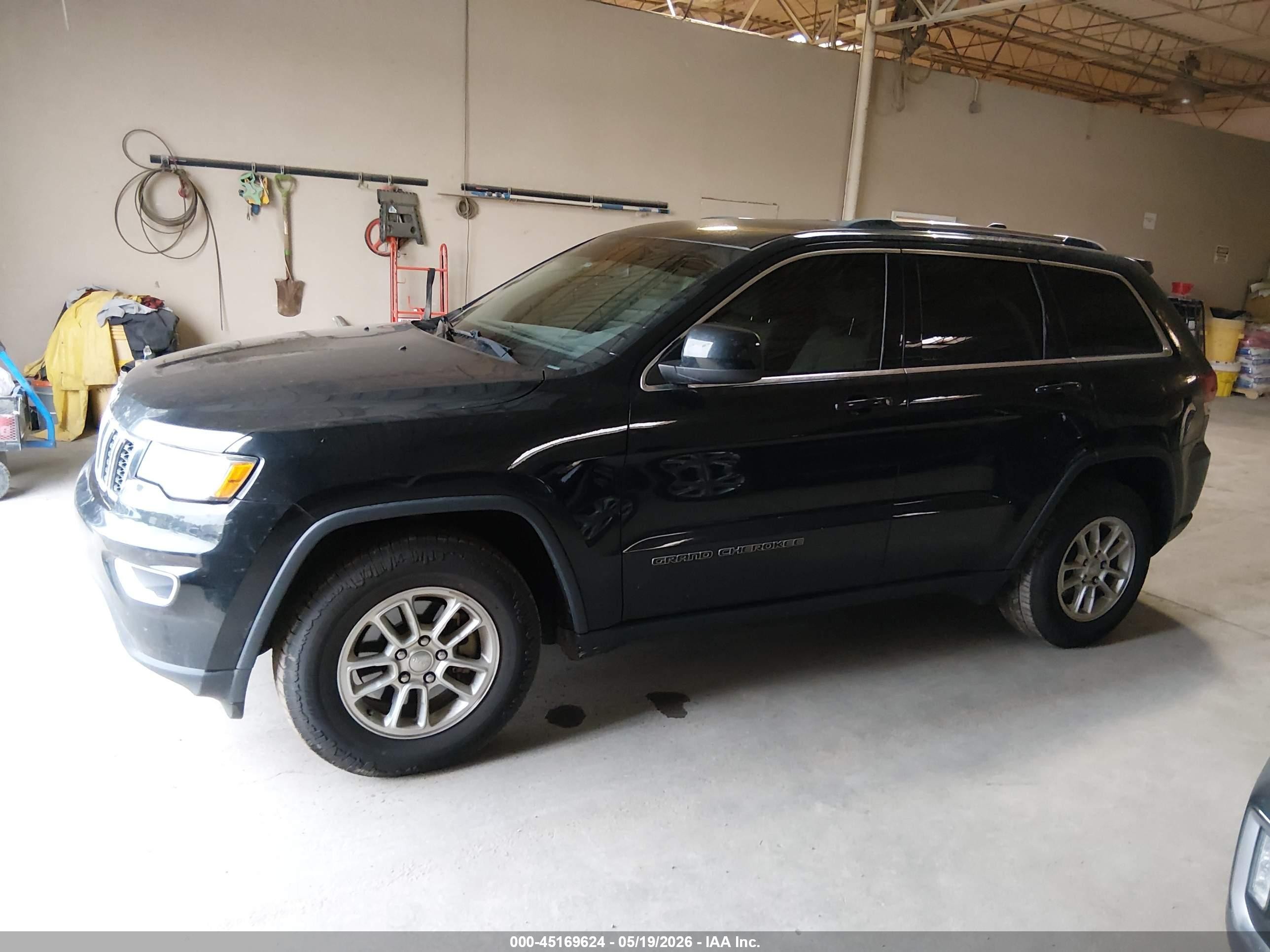 2020 Jeep Grand Cherokee Laredo E 4x2 Черный vin: 1C4RJEAG7LC427787