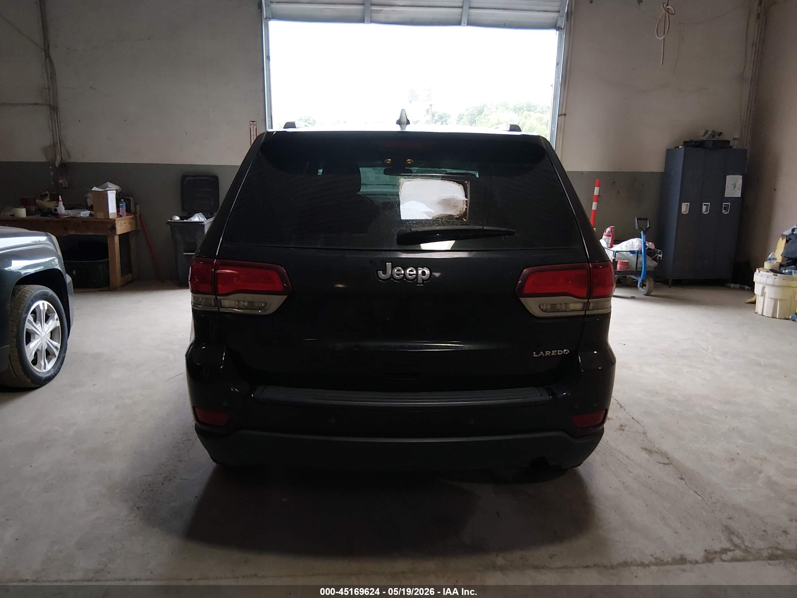 2020 Jeep Grand Cherokee Laredo E 4x2 Черный vin: 1C4RJEAG7LC427787