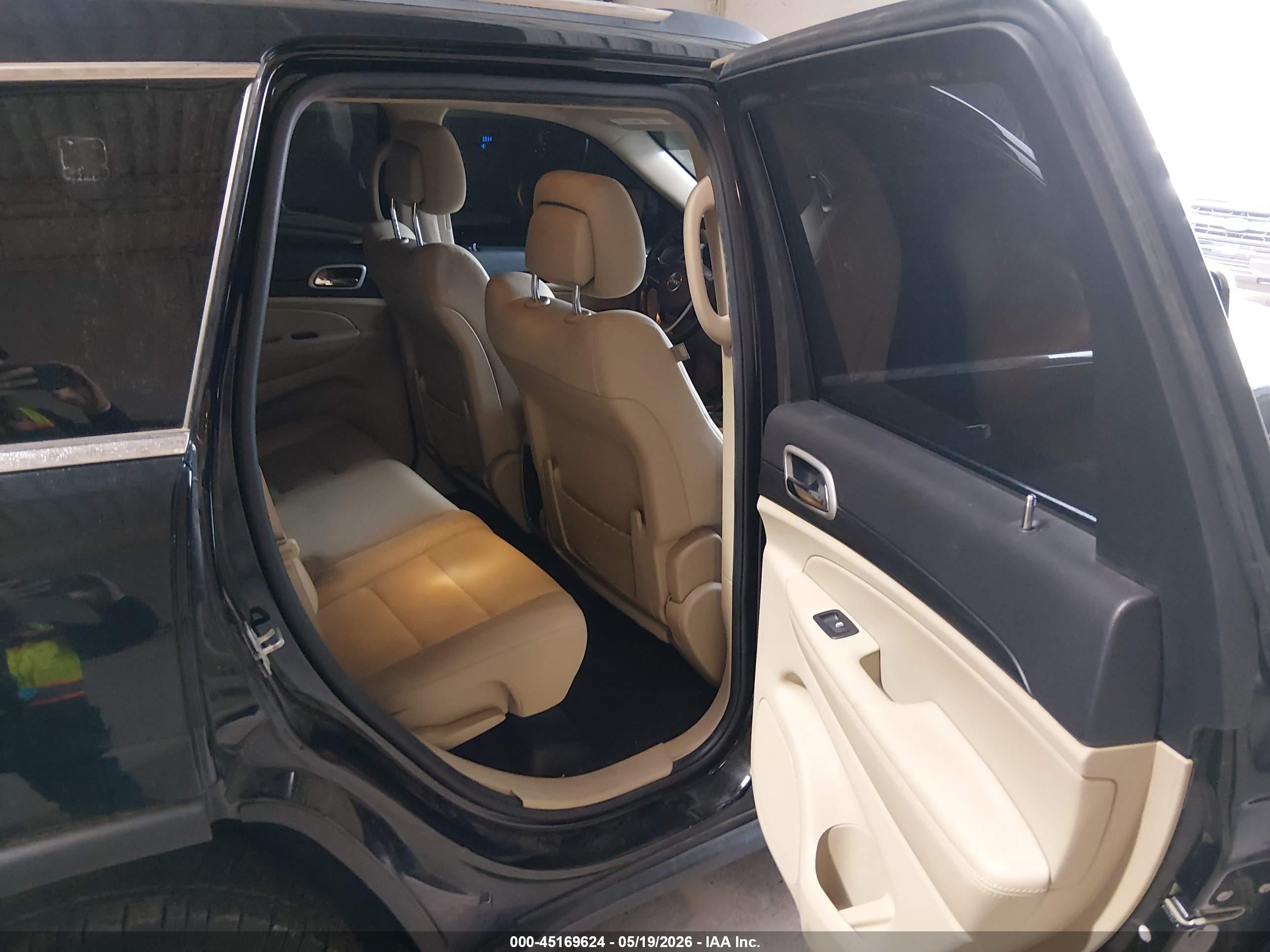 2020 Jeep Grand Cherokee Laredo E 4x2 Черный vin: 1C4RJEAG7LC427787