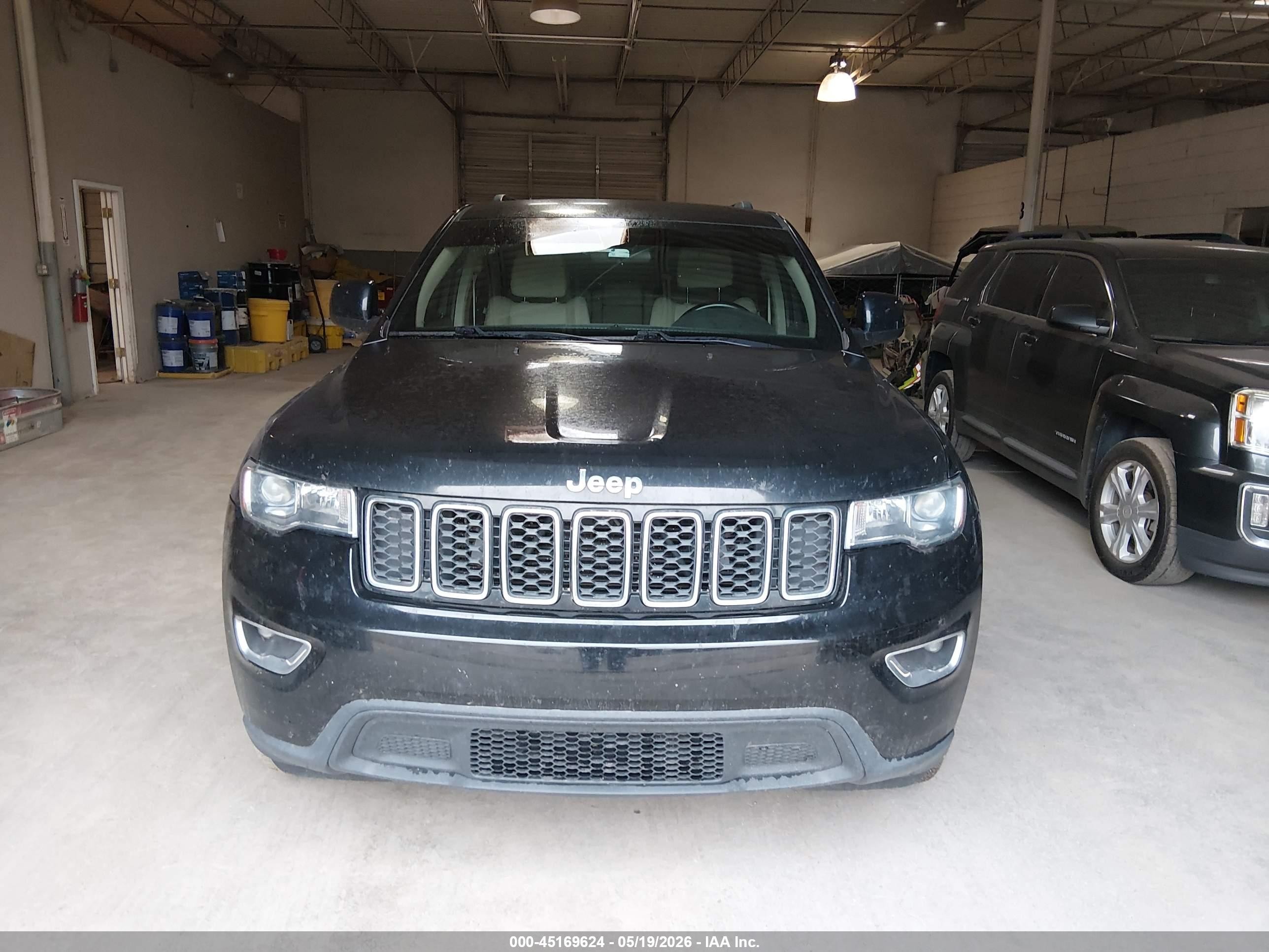 2020 Jeep Grand Cherokee Laredo E 4x2 Черный vin: 1C4RJEAG7LC427787