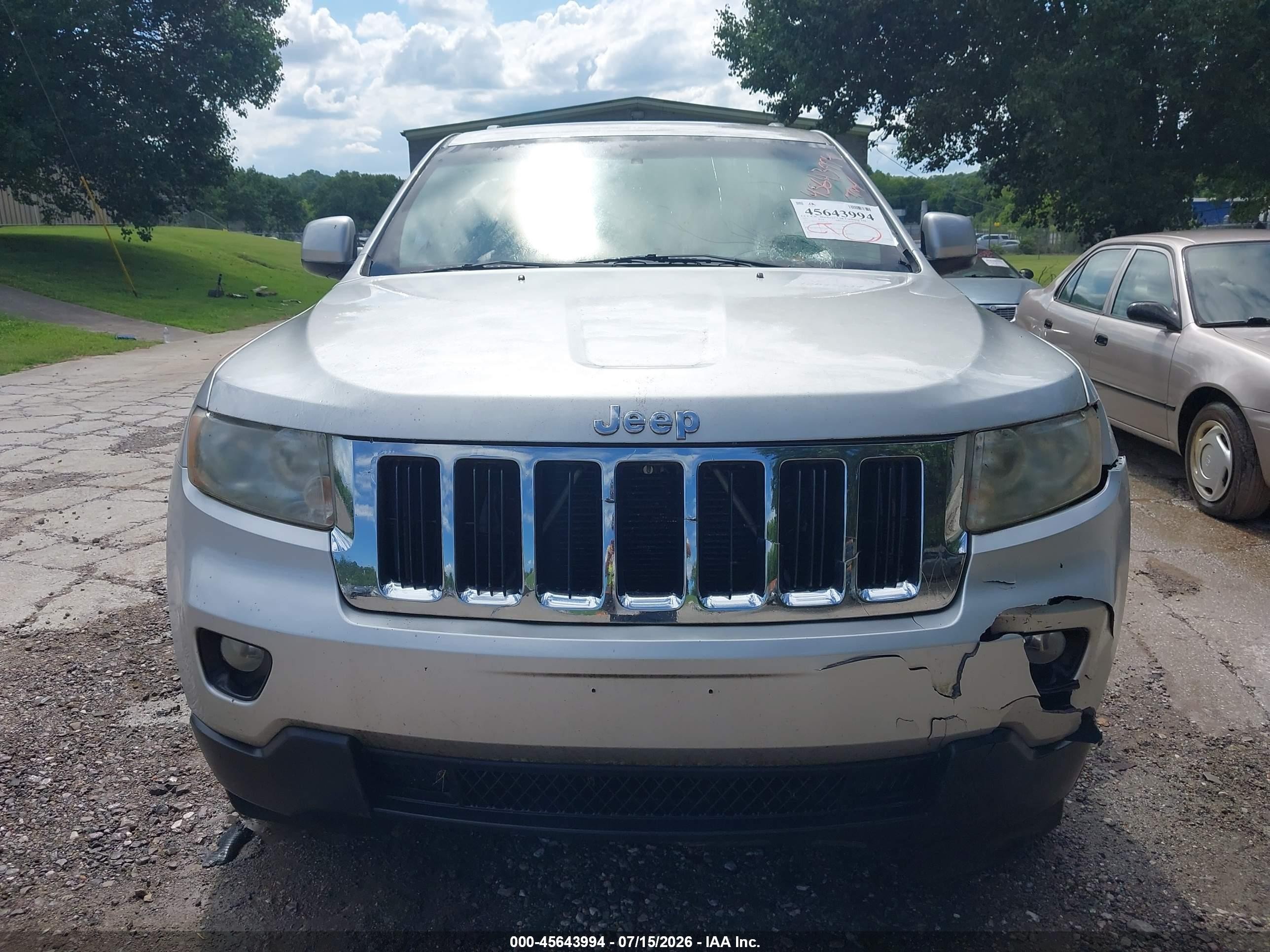 2012 Jeep Grand Cherokee Laredo Silver vin: 1C4RJEAG8CC209664