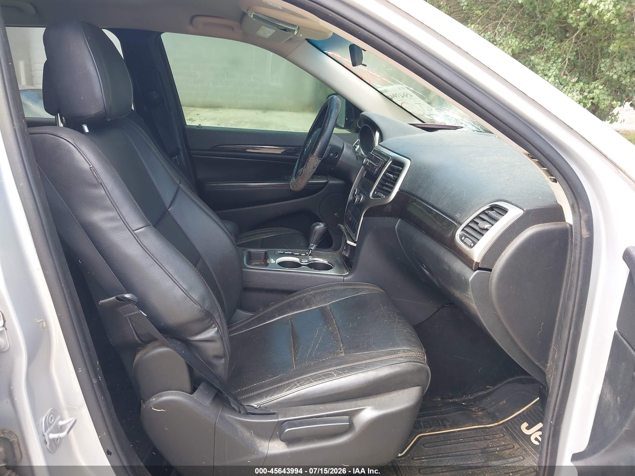 2012 Jeep Grand Cherokee Laredo Silver vin: 1C4RJEAG8CC209664