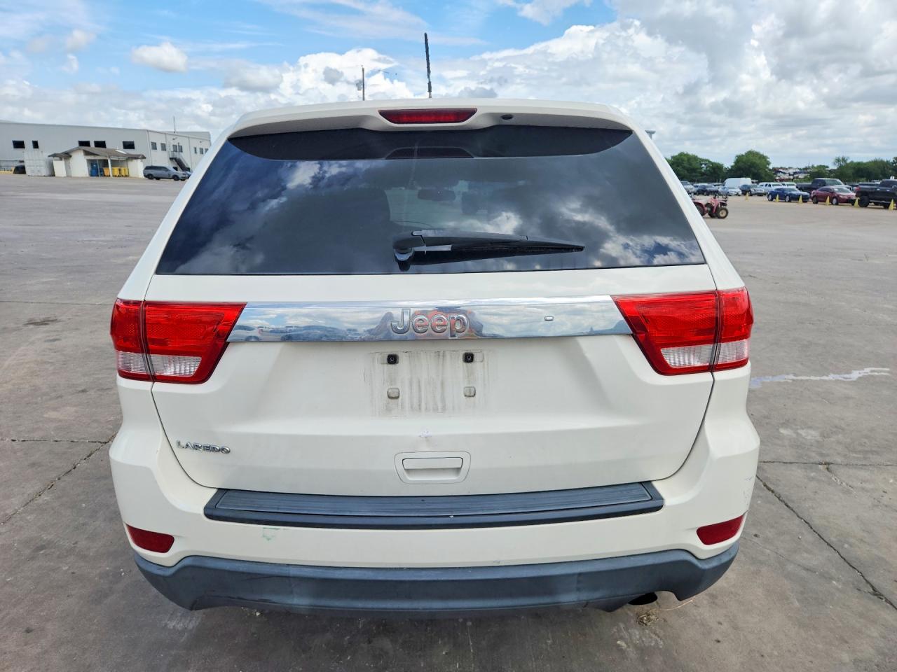 2012 Jeep Grand Cherokee Laredo White vin: 1C4RJEAG8CC258430