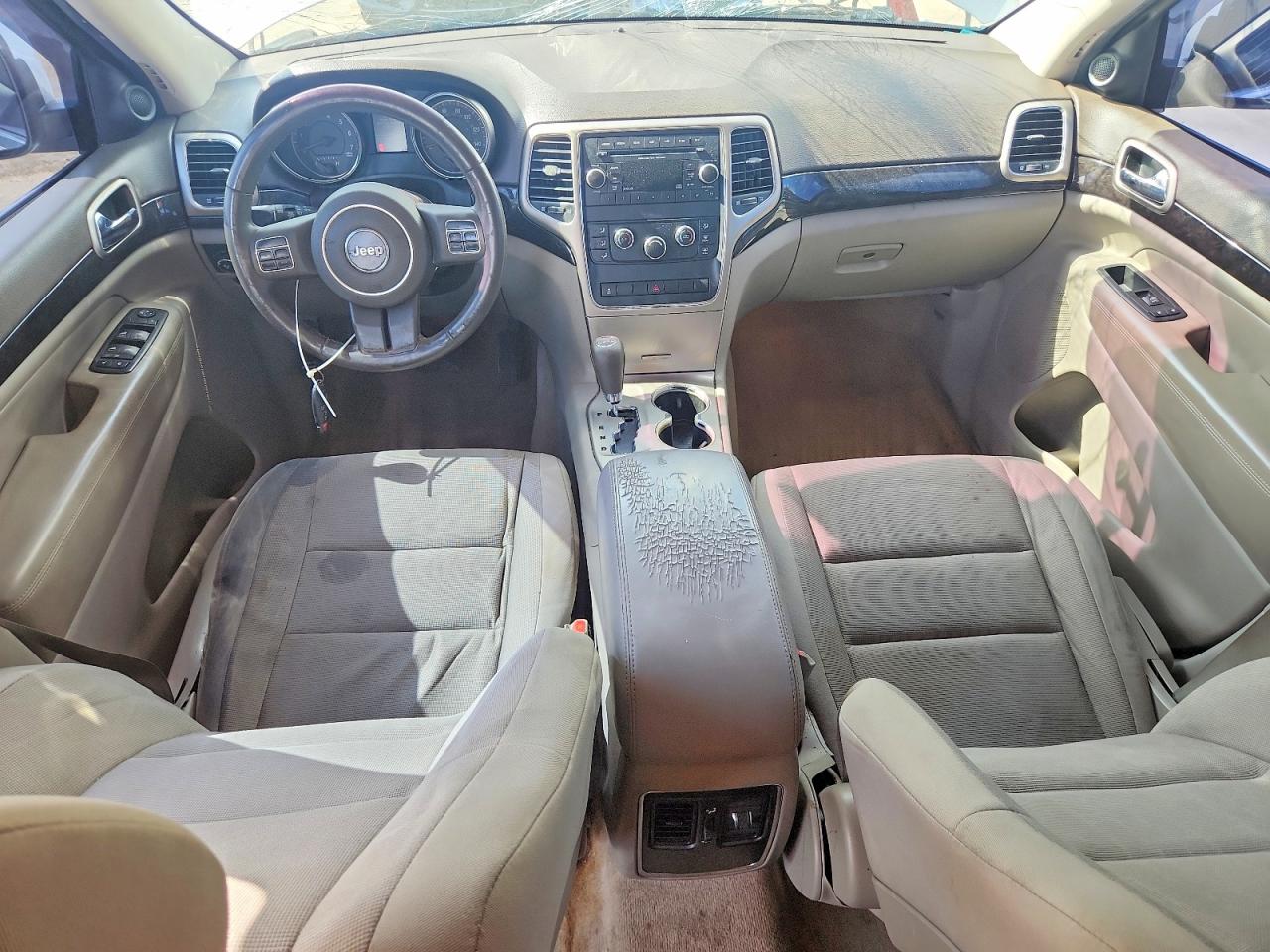 2012 Jeep Grand Cherokee Laredo Серебряный vin: 1C4RJEAG8CC290665