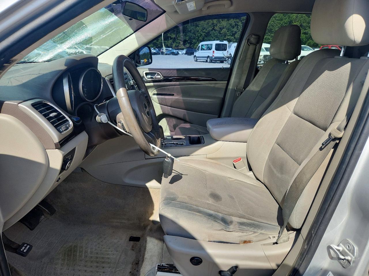 2012 Jeep Grand Cherokee Laredo Серебряный vin: 1C4RJEAG8CC290665