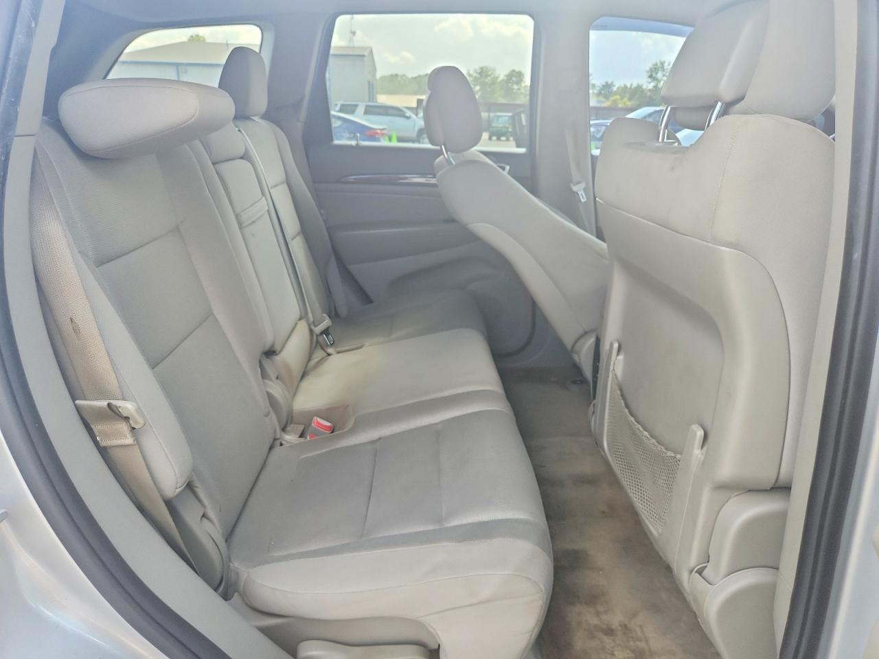 2012 Jeep Grand Cherokee Laredo Серебряный vin: 1C4RJEAG8CC290665