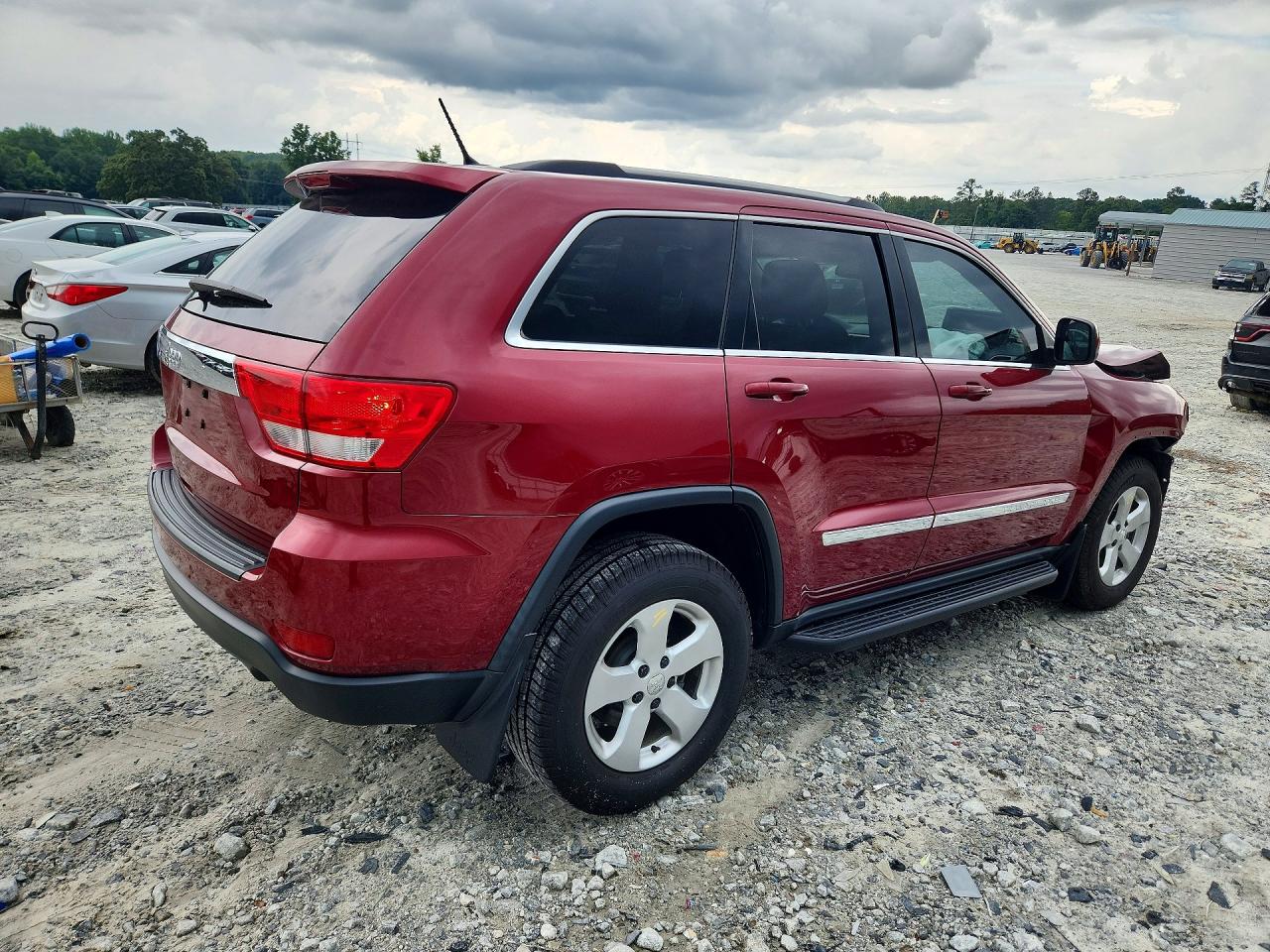 2013 Jeep Grand Cherokee Laredo Красный vin: 1C4RJEAG8DC589073