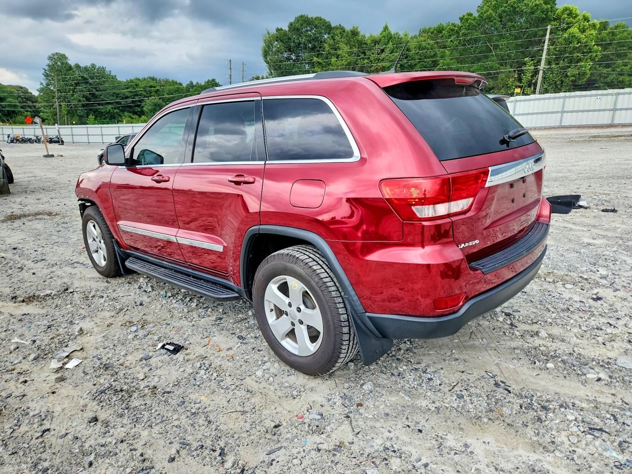 2013 Jeep Grand Cherokee Laredo Красный vin: 1C4RJEAG8DC589073