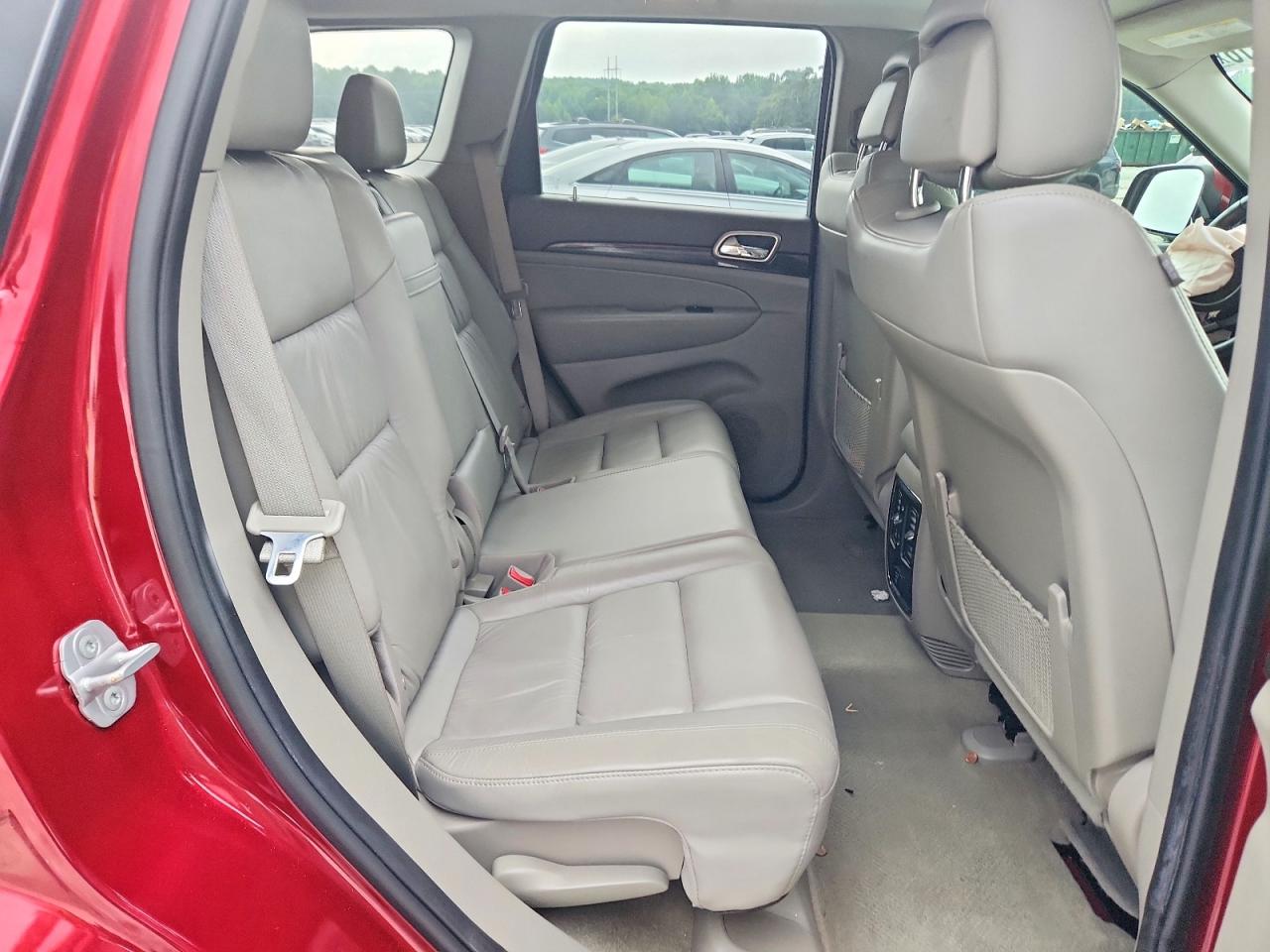 2013 Jeep Grand Cherokee Laredo Красный vin: 1C4RJEAG8DC589073