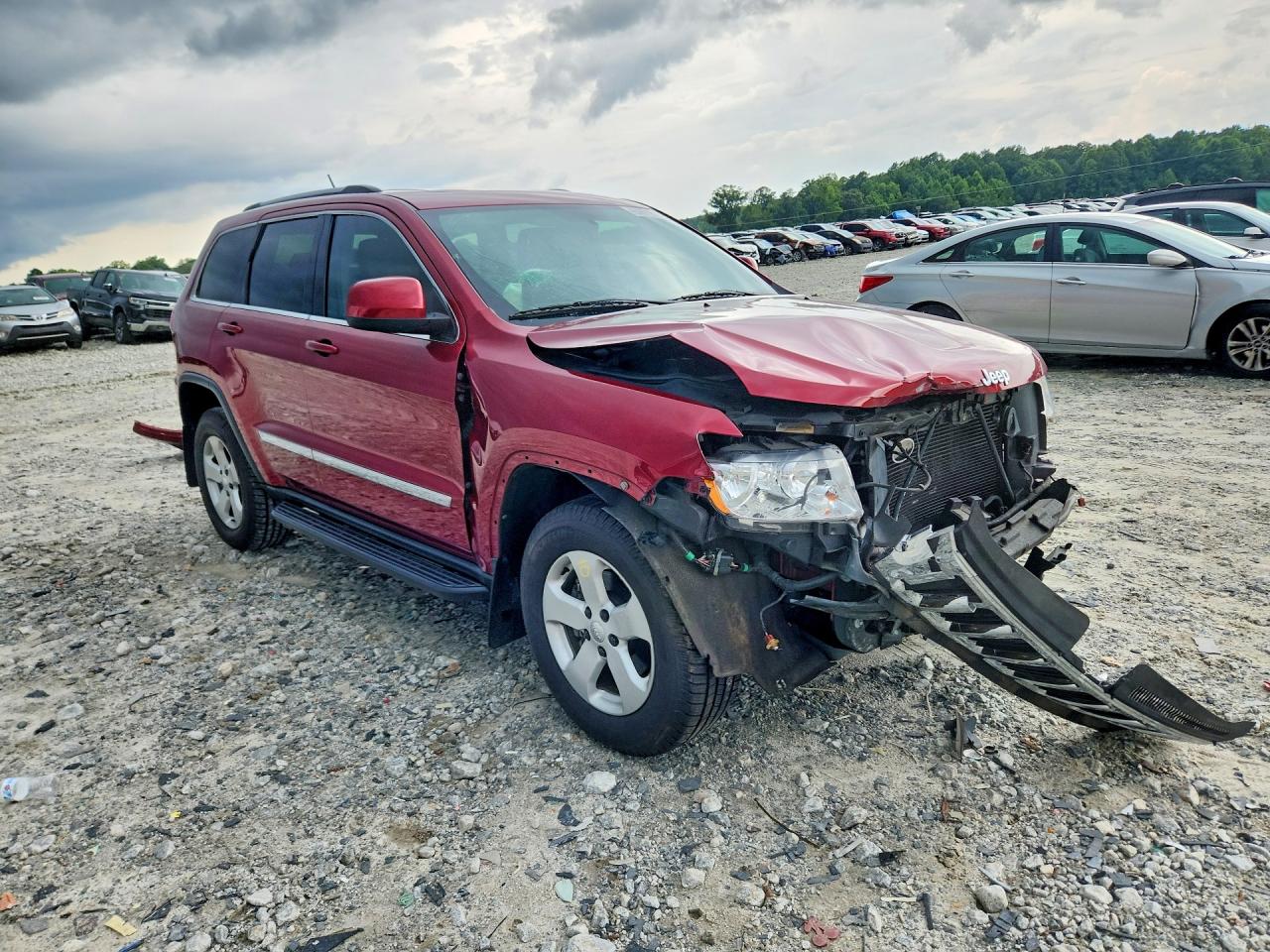 2013 Jeep Grand Cherokee Laredo Красный vin: 1C4RJEAG8DC589073