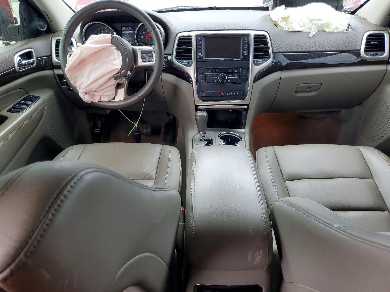 2013 Jeep Grand Cherokee Laredo Красный vin: 1C4RJEAG8DC589073