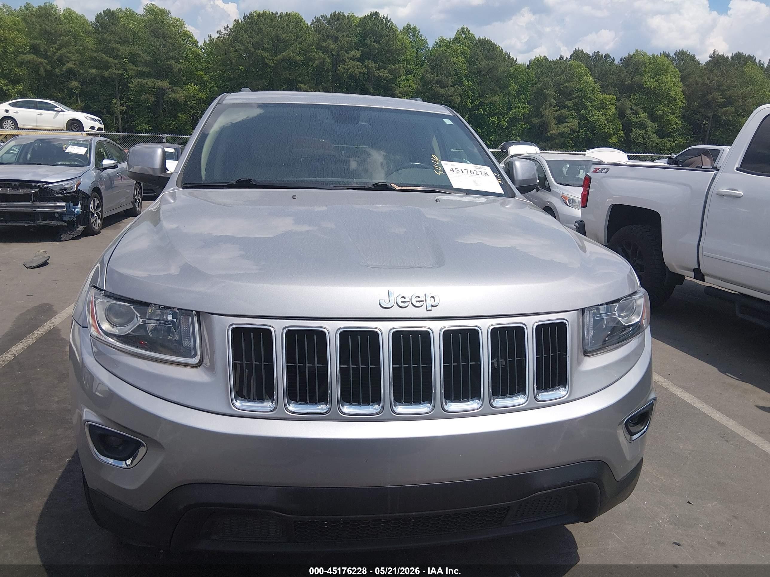 2014 Jeep Grand Cherokee Laredo Silver vin: 1C4RJEAG8EC442107