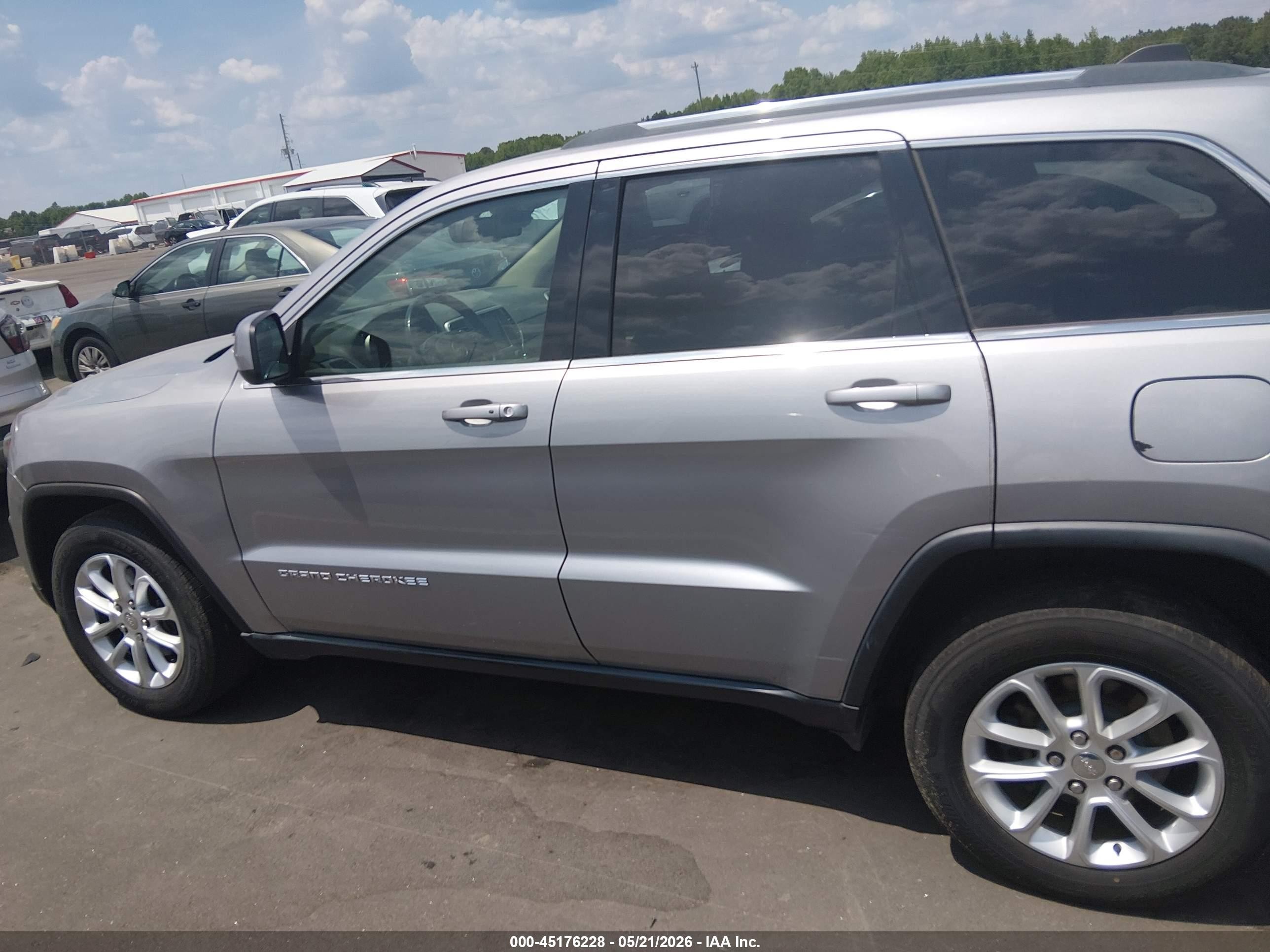 2014 Jeep Grand Cherokee Laredo Silver vin: 1C4RJEAG8EC442107
