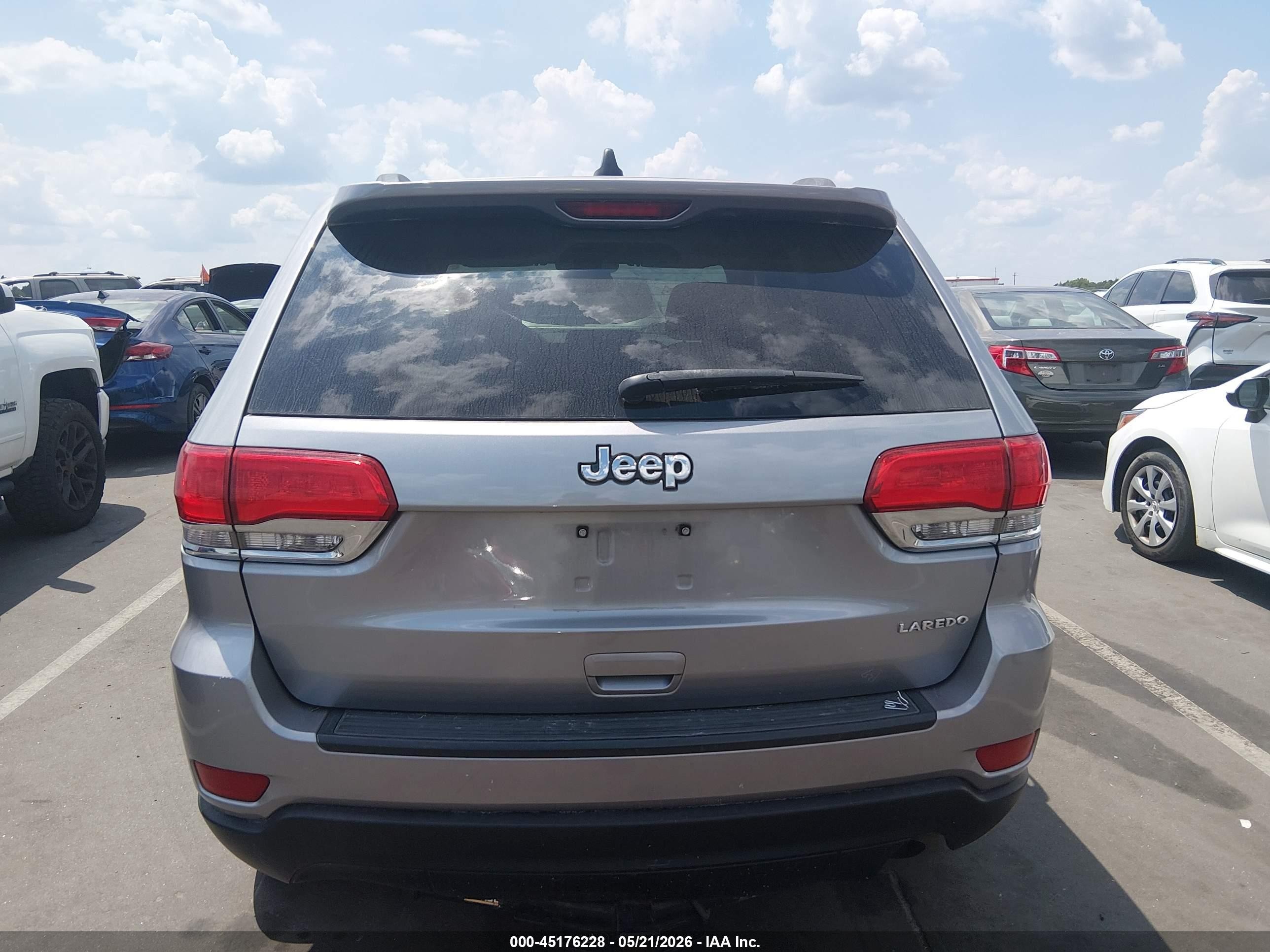2014 Jeep Grand Cherokee Laredo Silver vin: 1C4RJEAG8EC442107