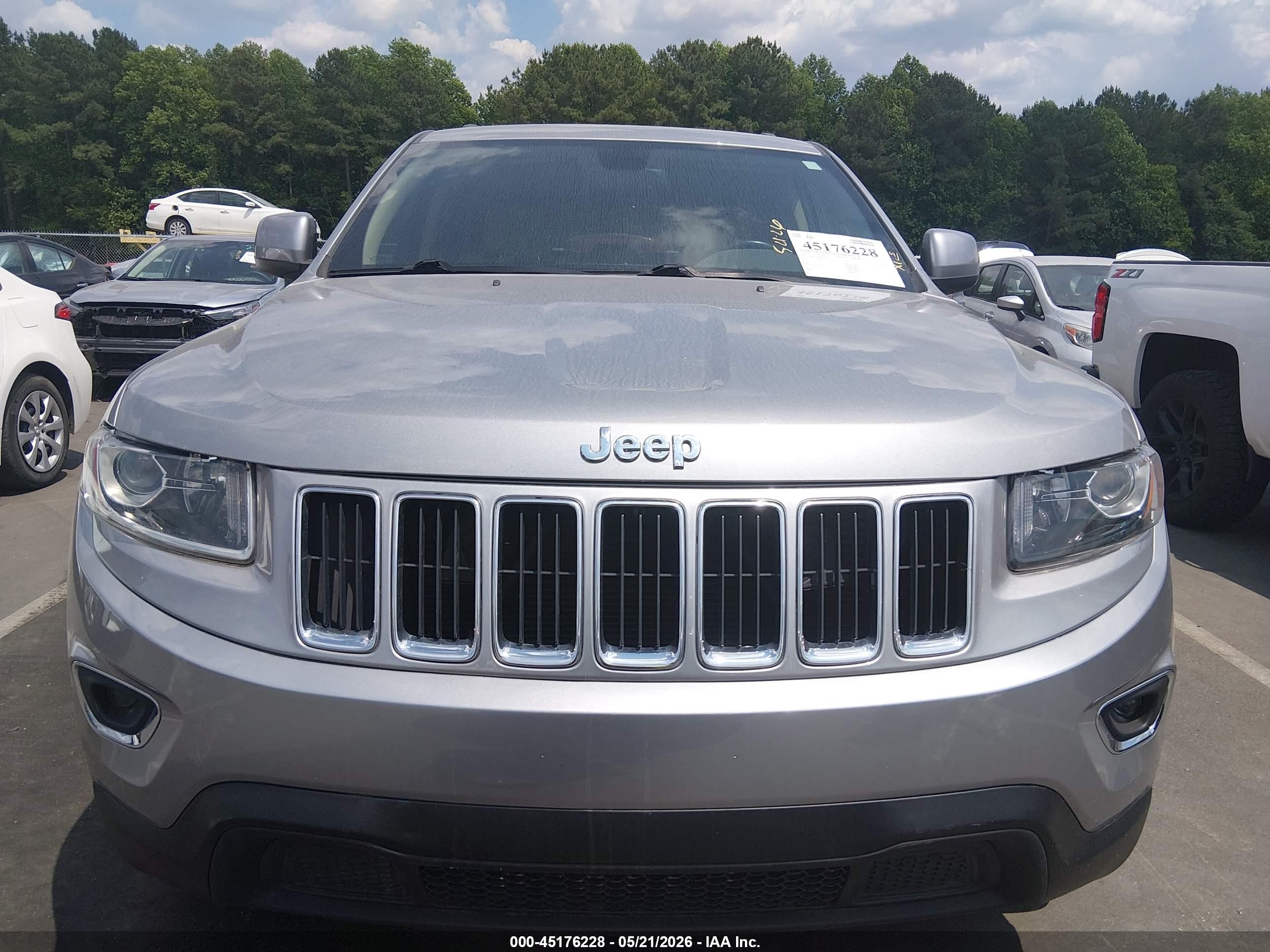 2014 Jeep Grand Cherokee Laredo Silver vin: 1C4RJEAG8EC442107