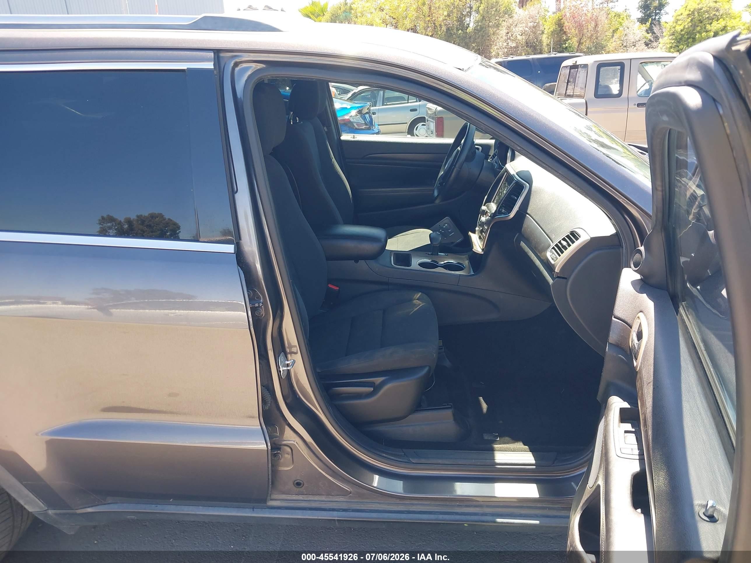 2014 Jeep Grand Cherokee Laredo Gray vin: 1C4RJEAG8EC472773