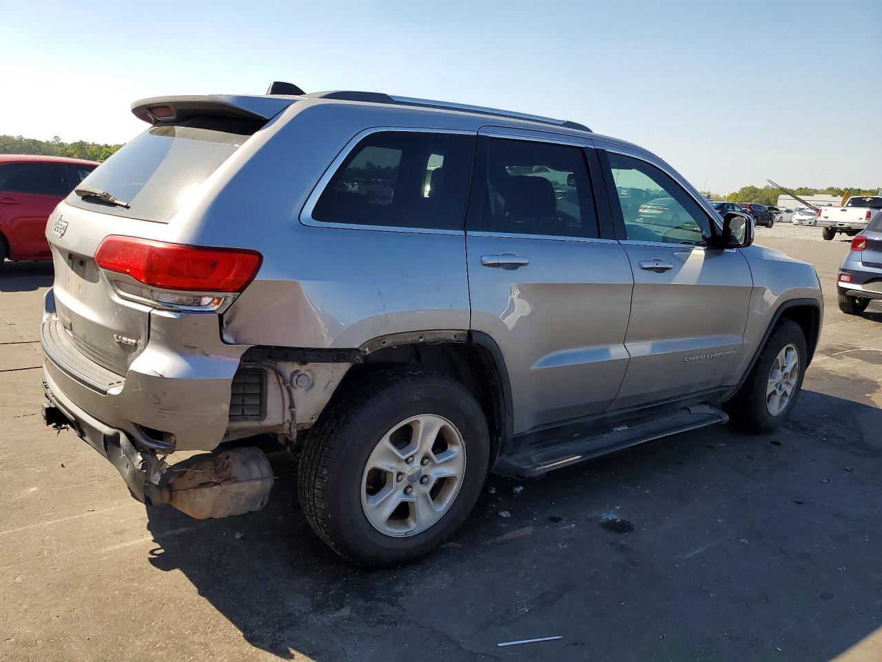 2015 Jeep Grand Cherokee Laredo Silver vin: 1C4RJEAG8FC137644