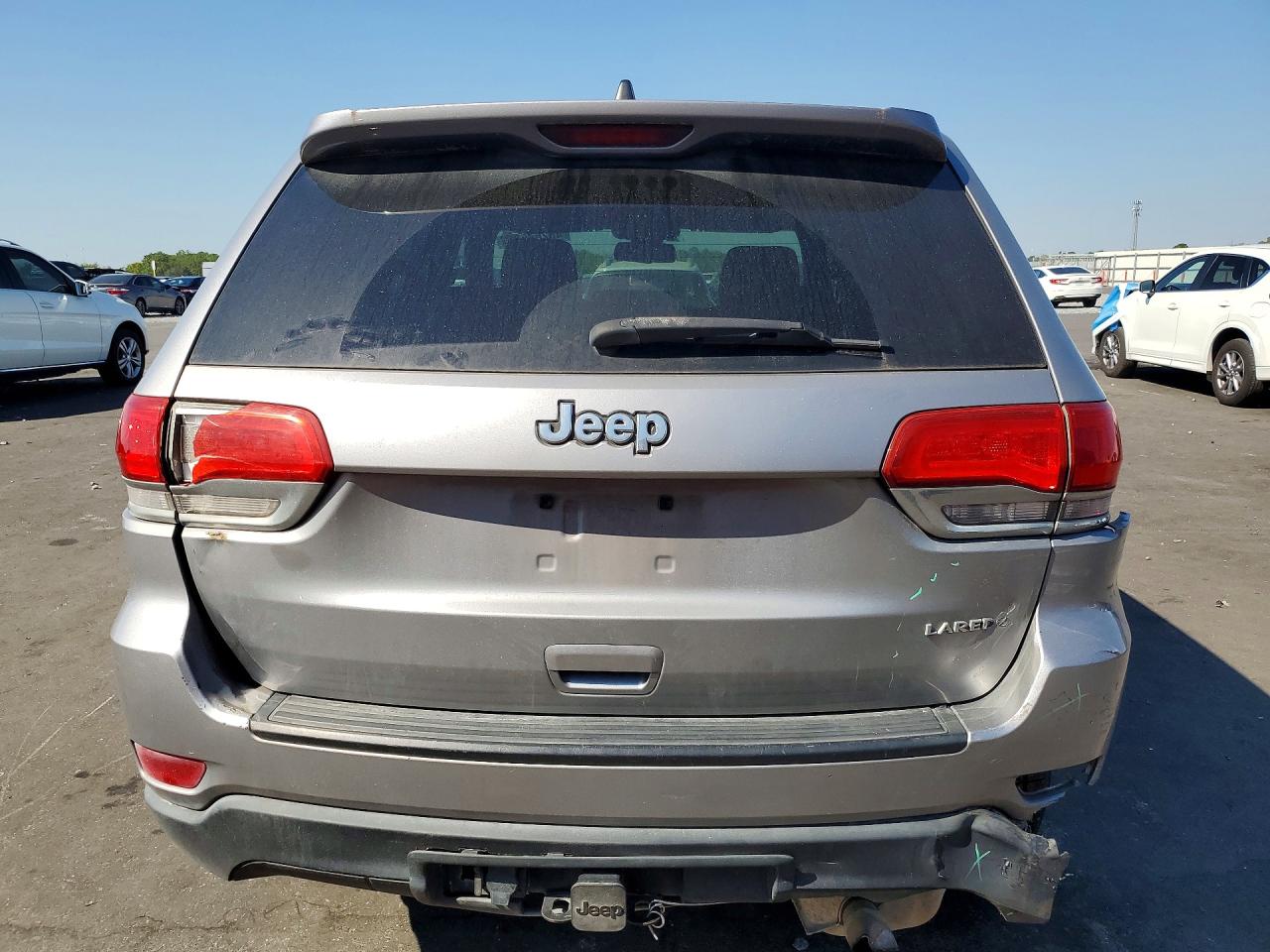 2015 Jeep Grand Cherokee Laredo Silver vin: 1C4RJEAG8FC137644