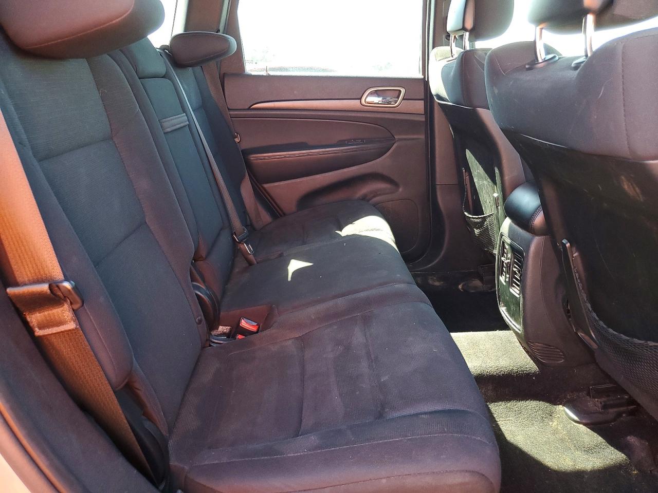 2015 Jeep Grand Cherokee Laredo Silver vin: 1C4RJEAG8FC137644
