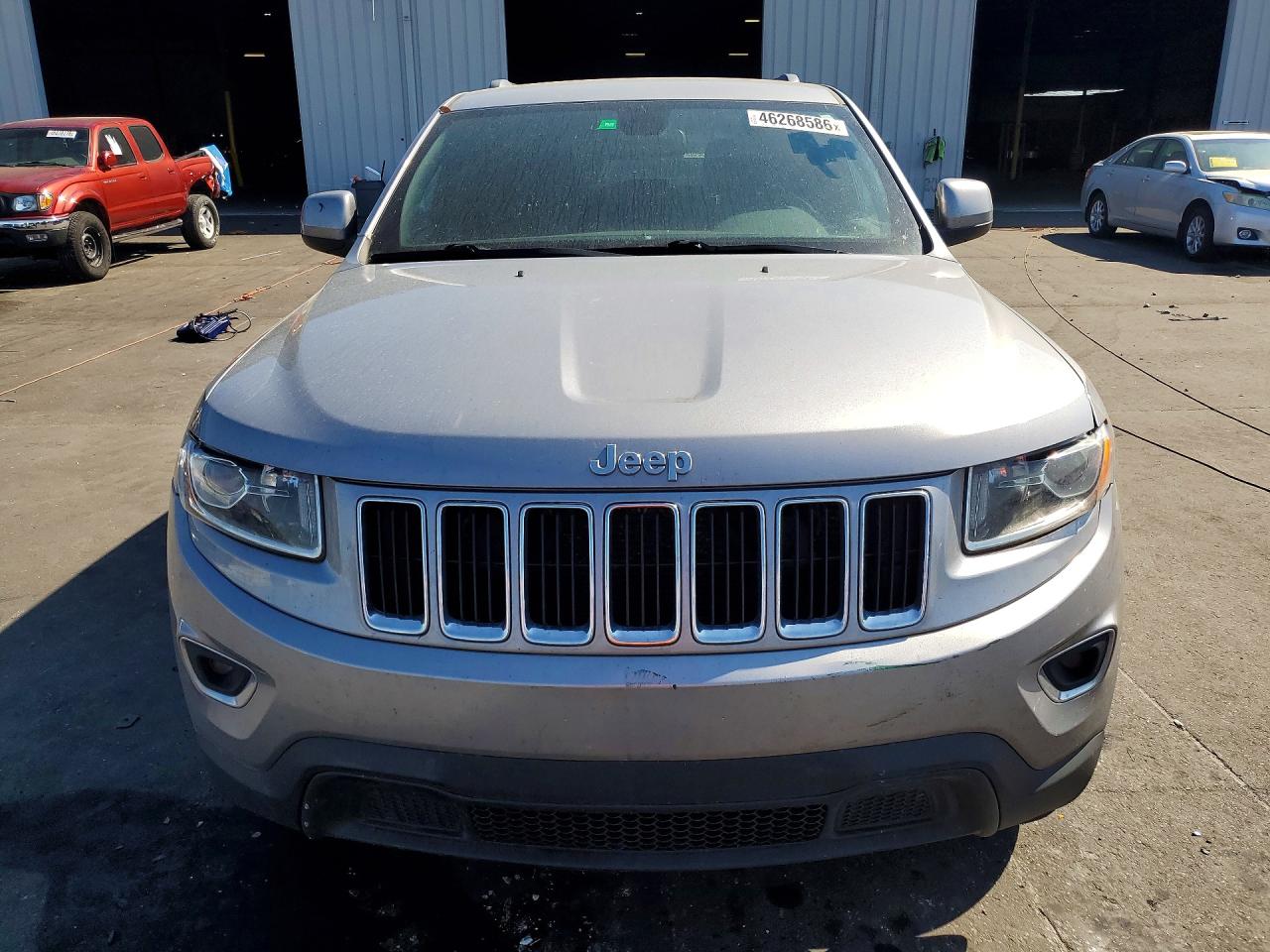 2015 Jeep Grand Cherokee Laredo Silver vin: 1C4RJEAG8FC137644