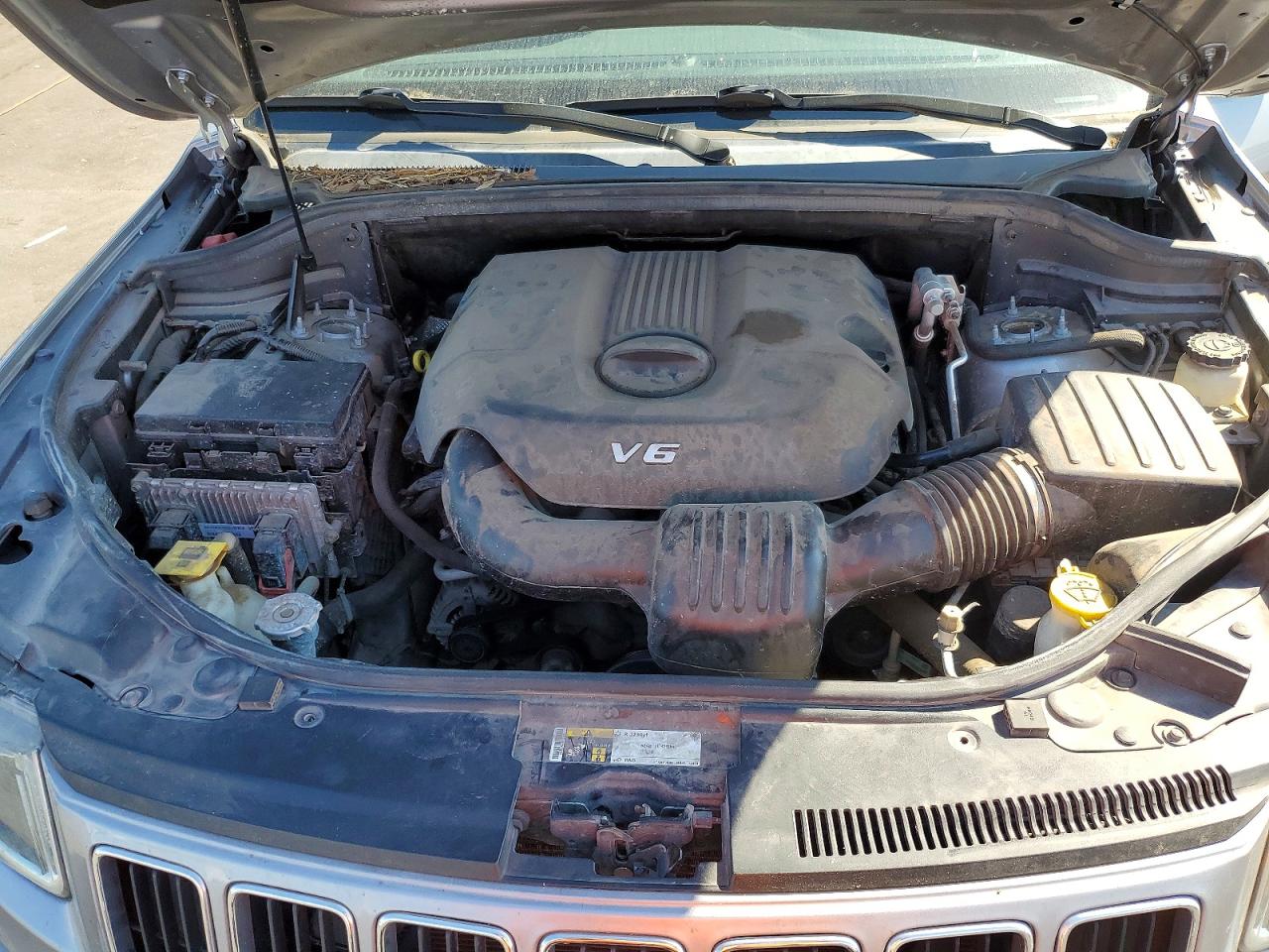 2015 Jeep Grand Cherokee Laredo Silver vin: 1C4RJEAG8FC137644