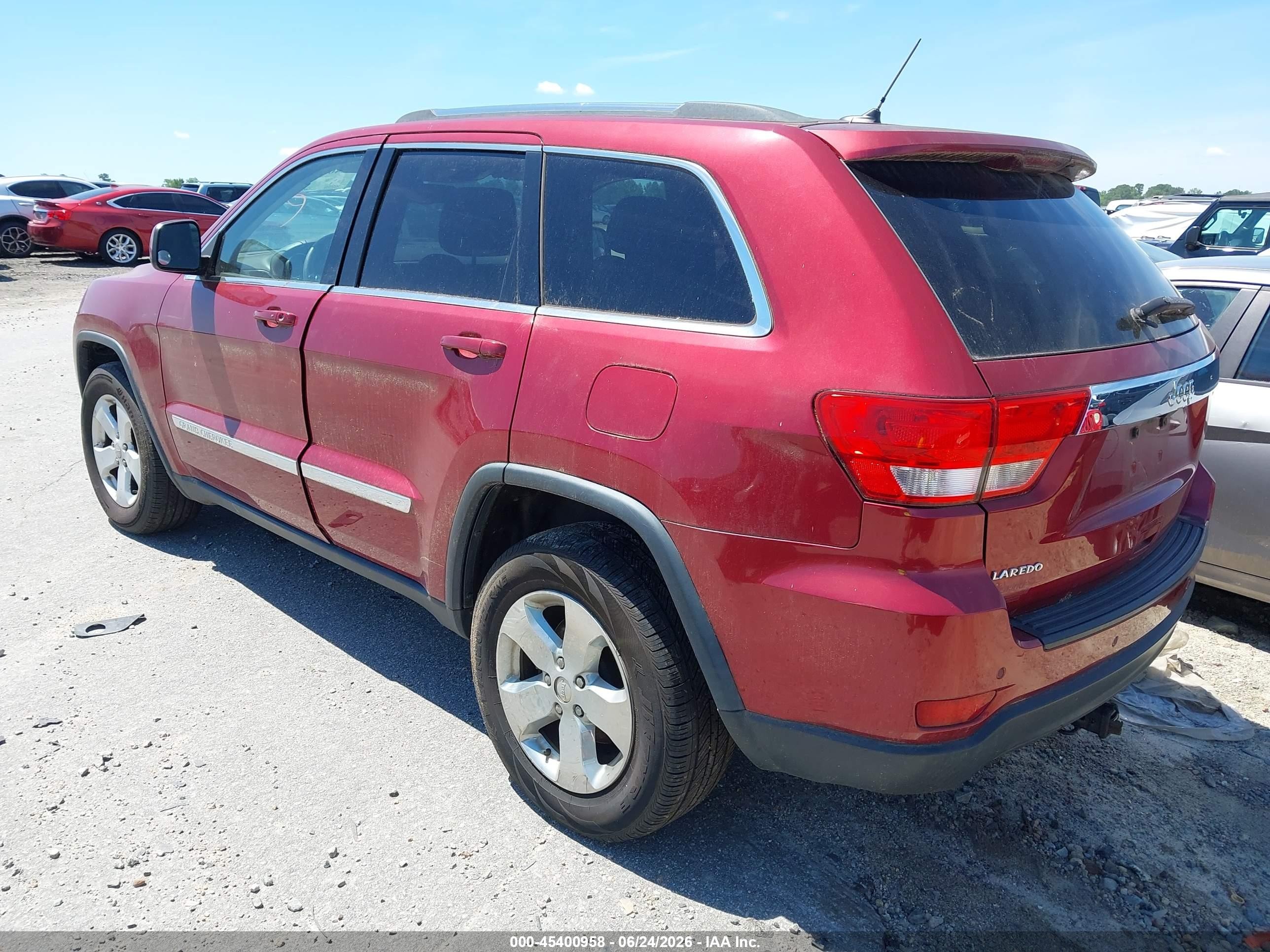 2013 Jeep Grand Cherokee Laredo Red vin: 1C4RJEAG9DC588739