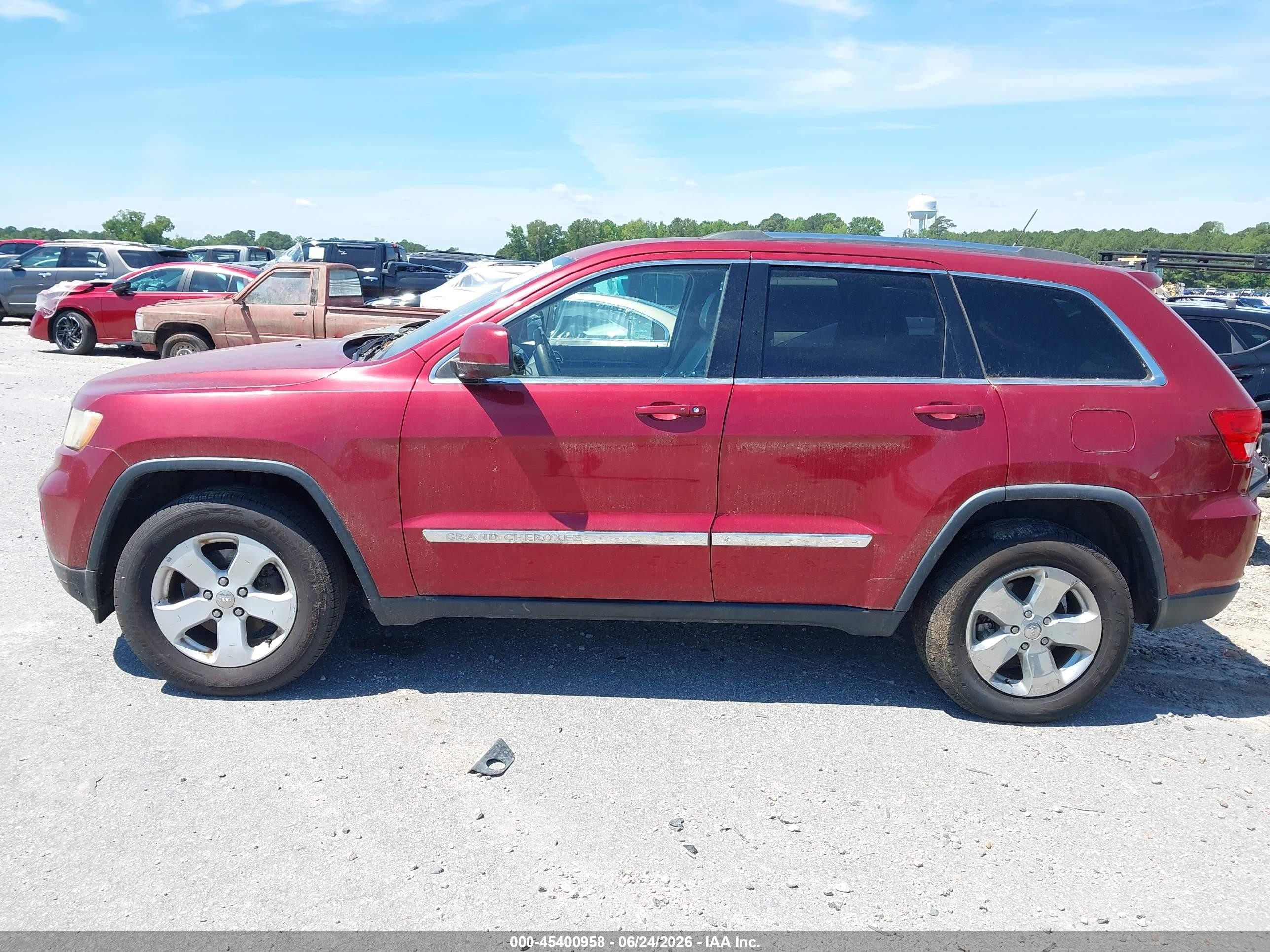 2013 Jeep Grand Cherokee Laredo Red vin: 1C4RJEAG9DC588739