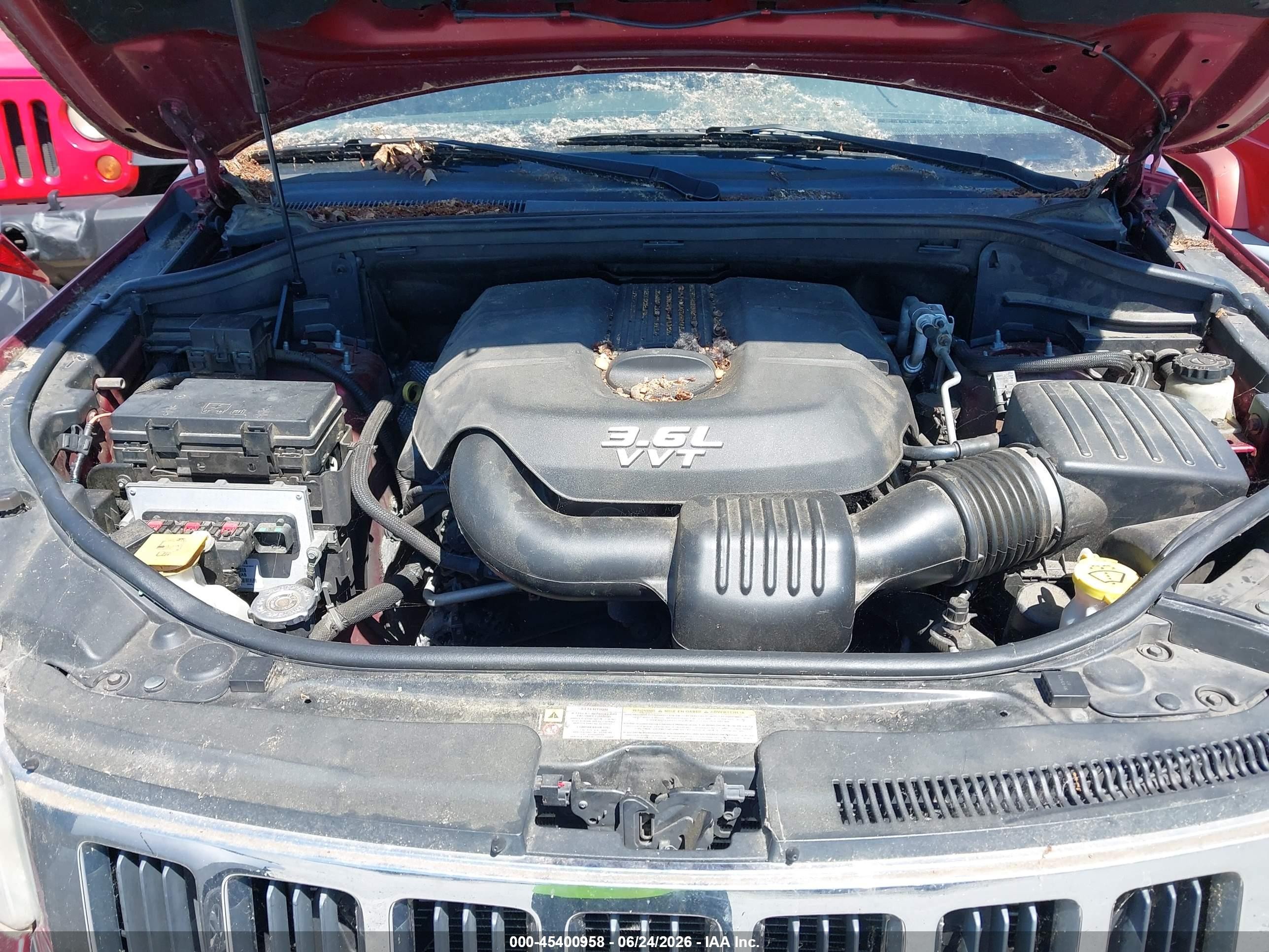 2013 Jeep Grand Cherokee Laredo Red vin: 1C4RJEAG9DC588739