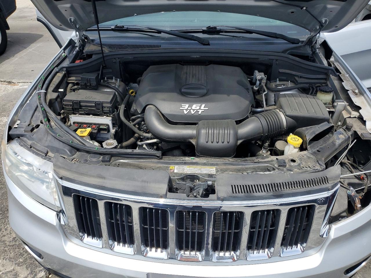 2013 Jeep Grand Cherokee Laredo Silver vin: 1C4RJEAG9DC596159