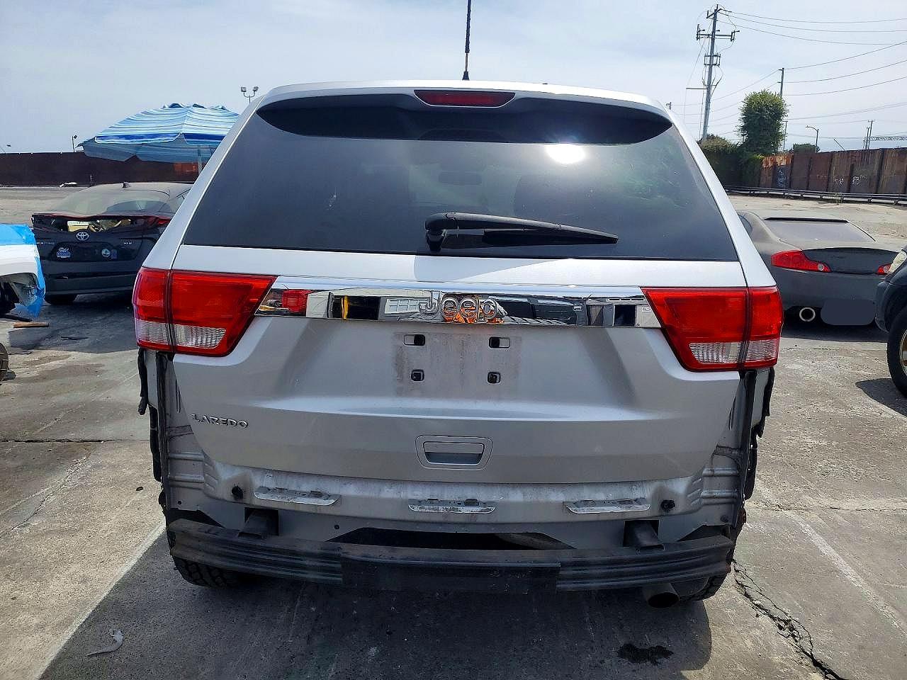 2013 Jeep Grand Cherokee Laredo Silver vin: 1C4RJEAG9DC596159