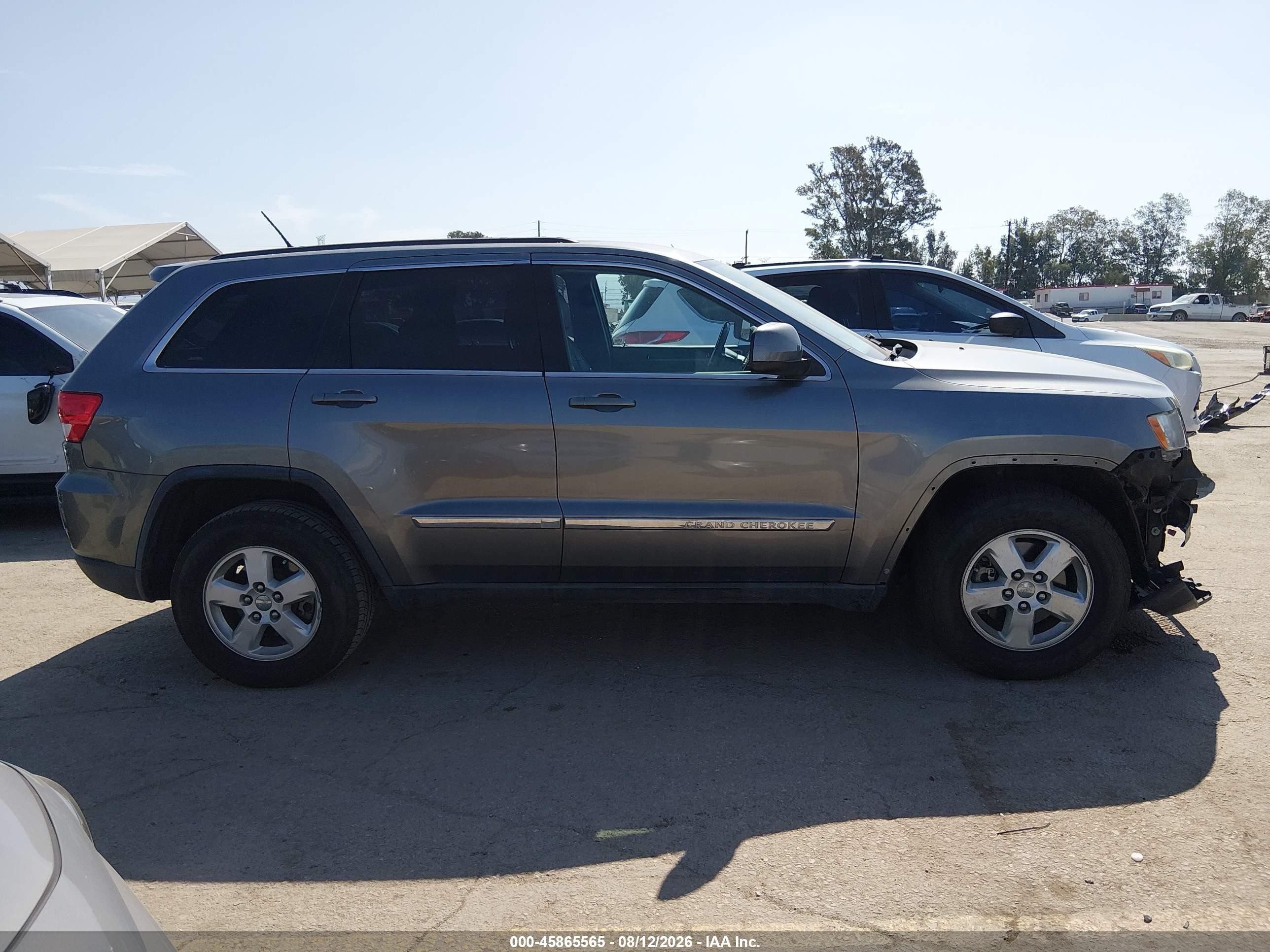 2013 Jeep Grand Cherokee Laredo Gray vin: 1C4RJEAG9DC612649