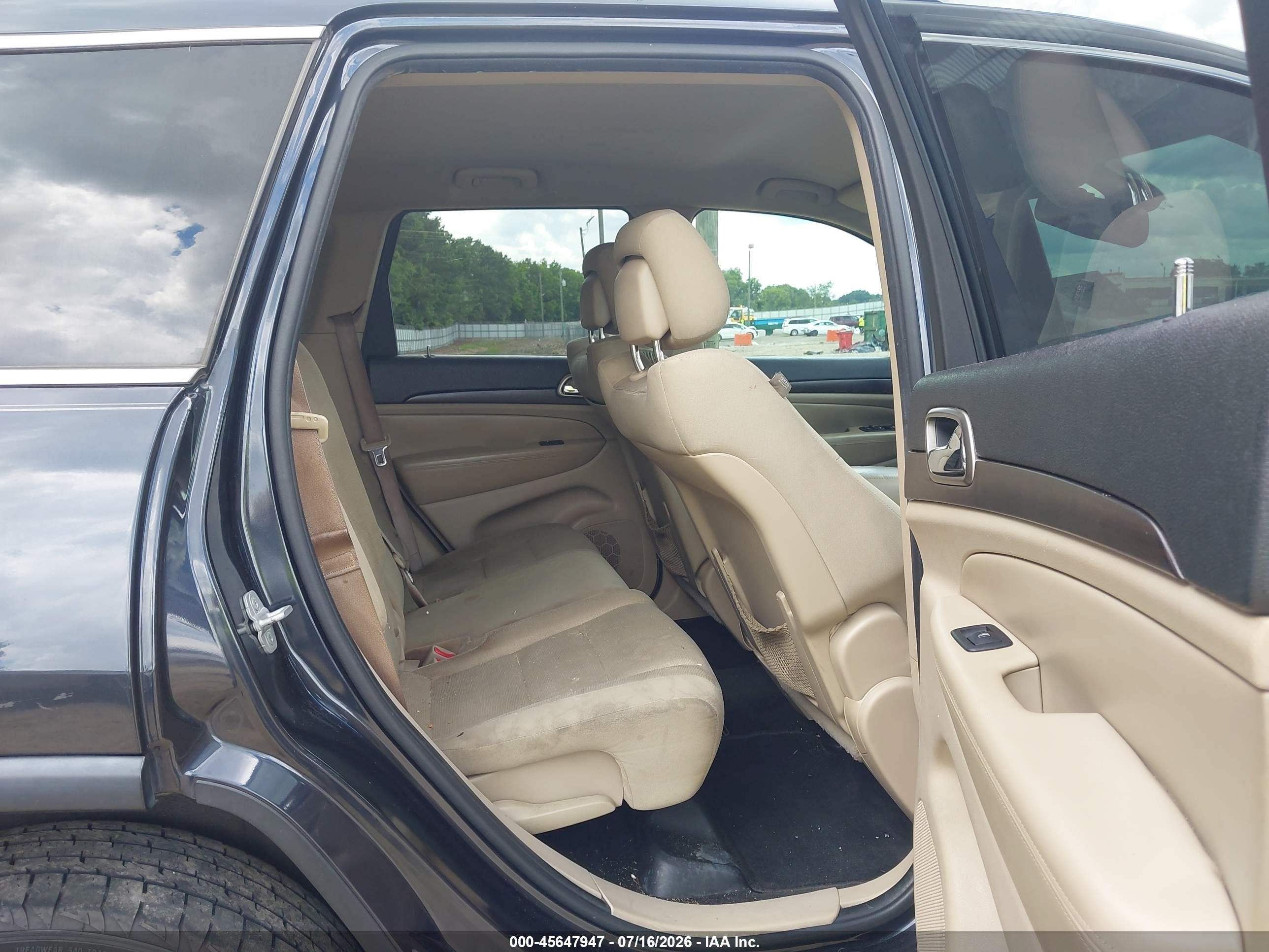 2014 Jeep Grand Cherokee Laredo Gray vin: 1C4RJEAG9EC243194