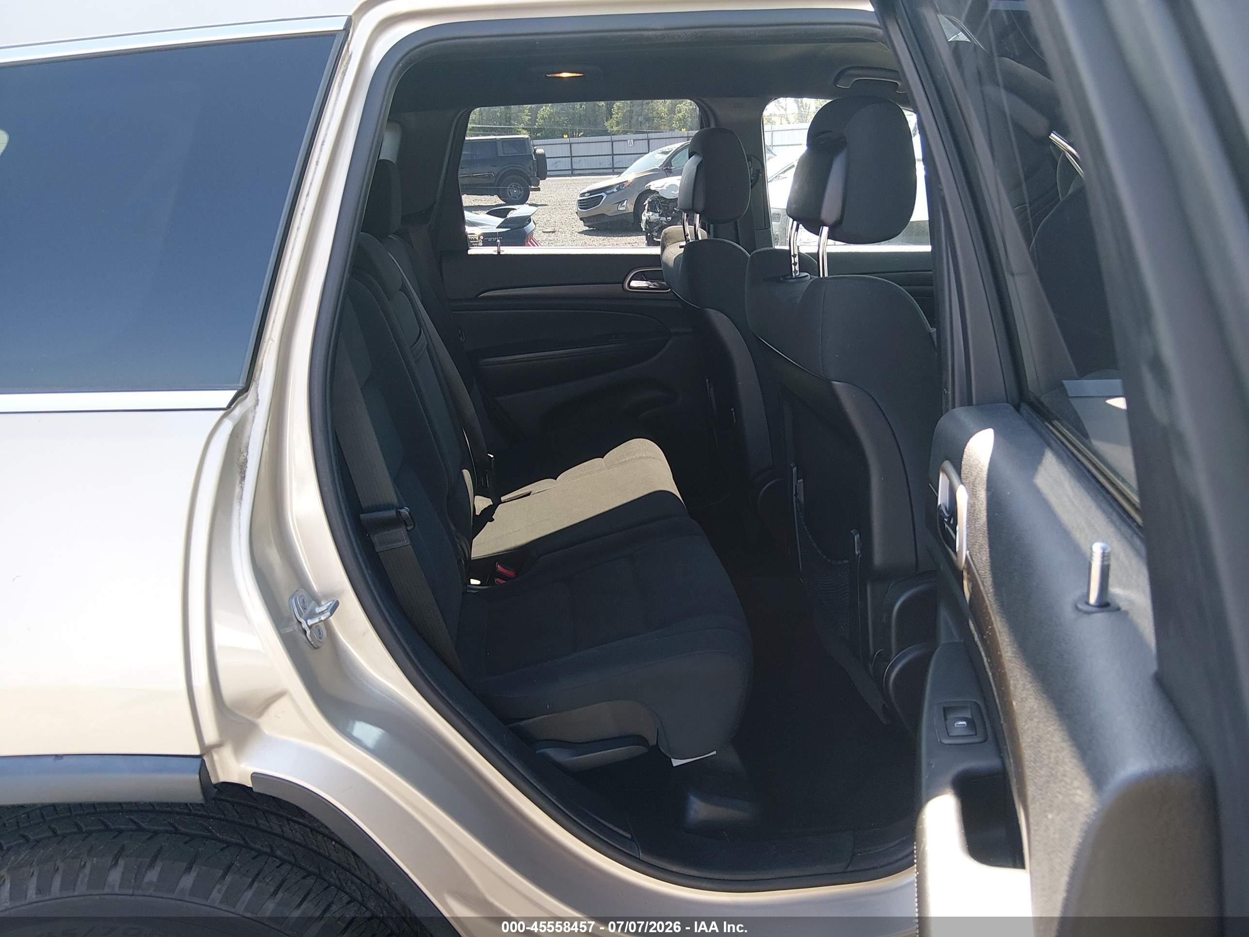 2014 Jeep Grand Cherokee Laredo Золотой vin: 1C4RJEAG9EC248735