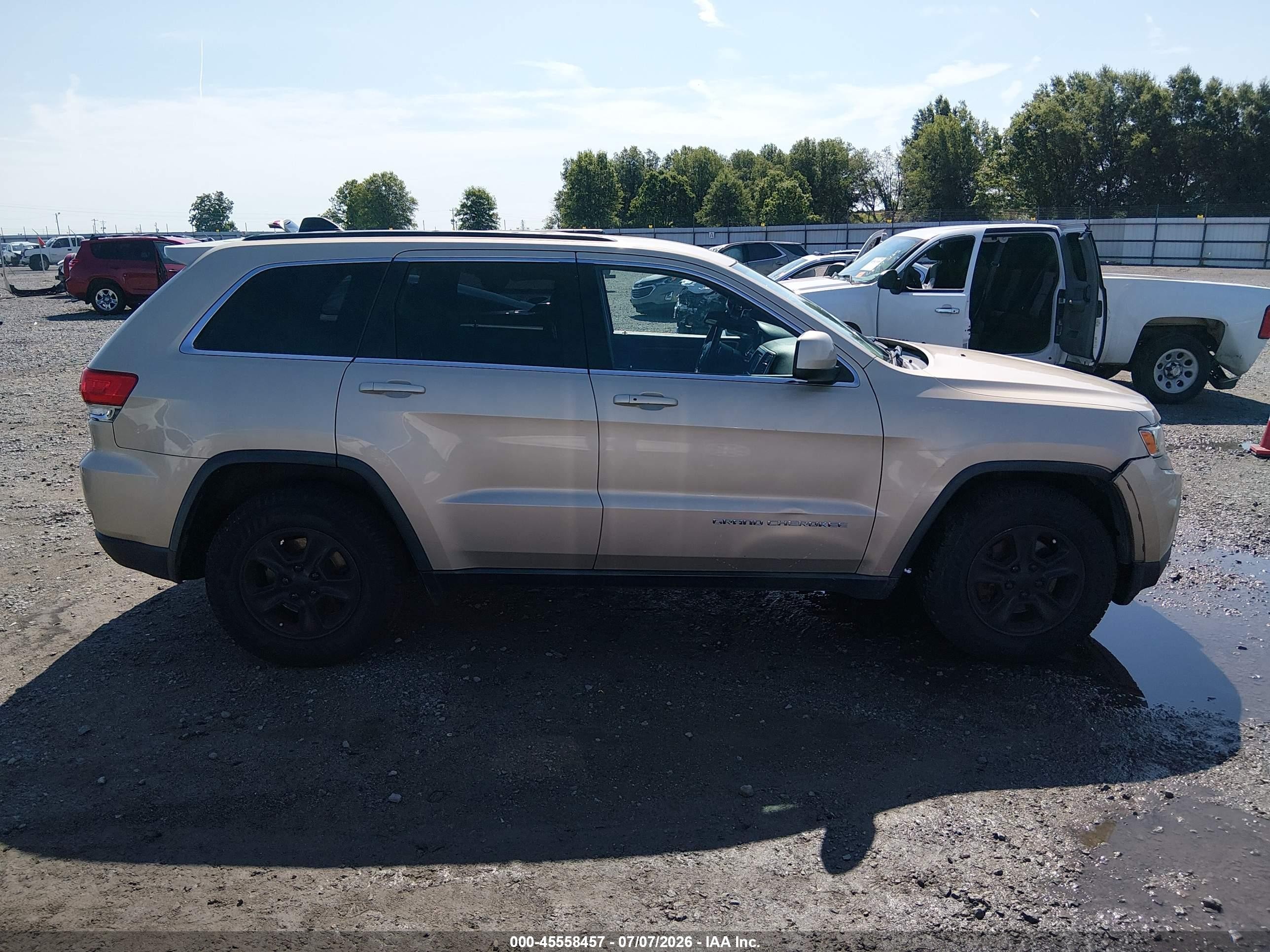 2014 Jeep Grand Cherokee Laredo Золотой vin: 1C4RJEAG9EC248735