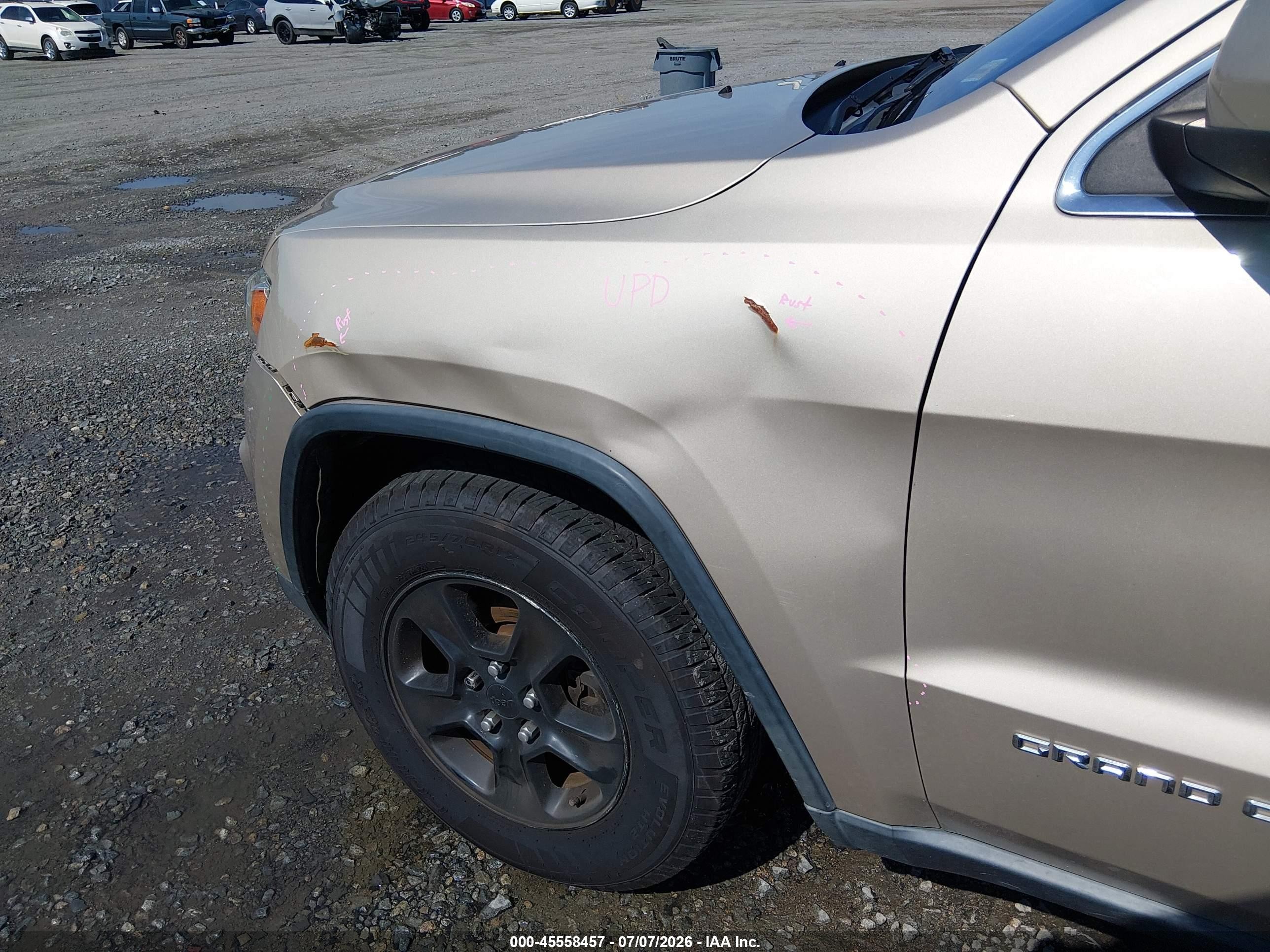 2014 Jeep Grand Cherokee Laredo Золотой vin: 1C4RJEAG9EC248735