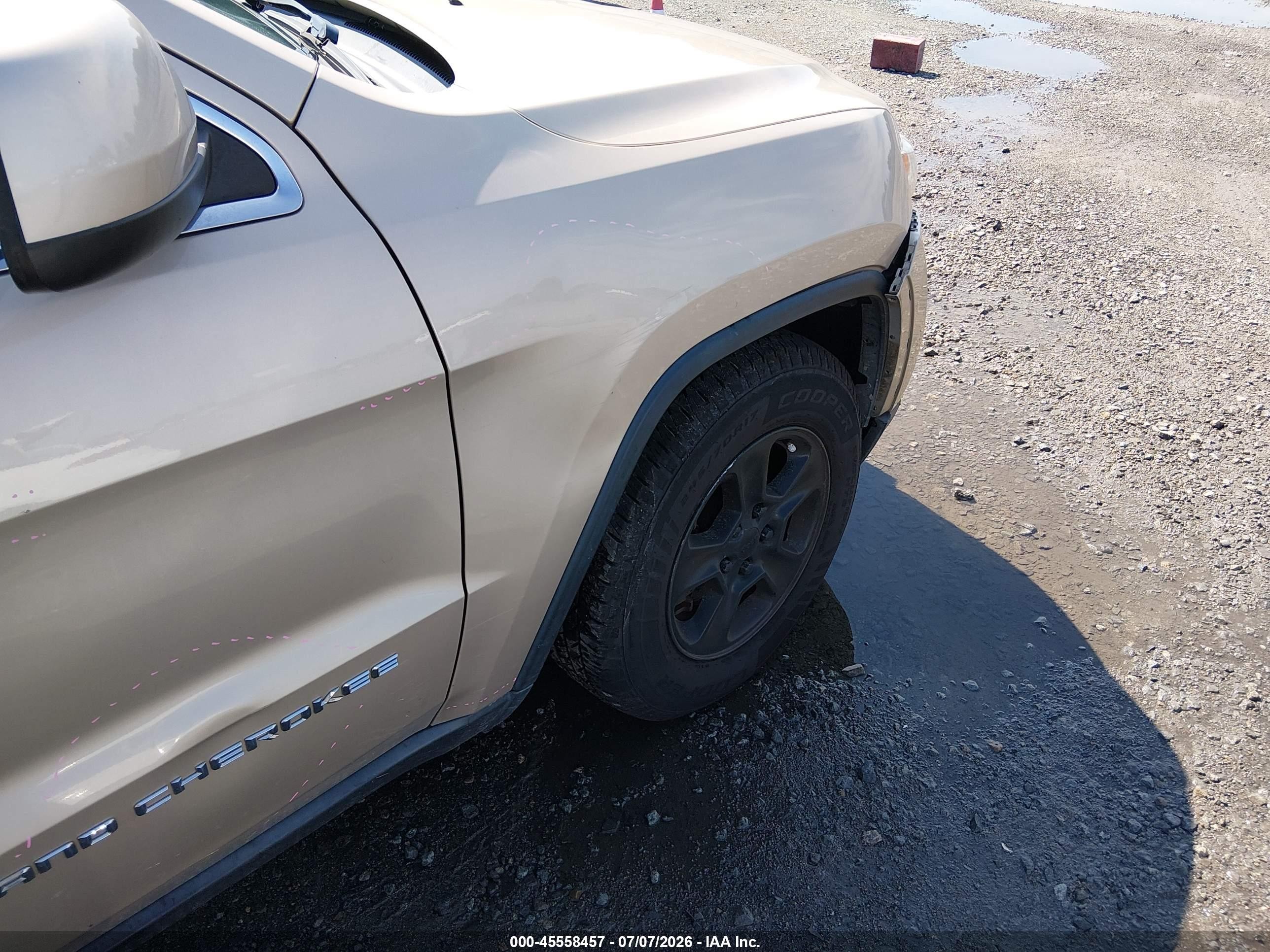 2014 Jeep Grand Cherokee Laredo Золотой vin: 1C4RJEAG9EC248735