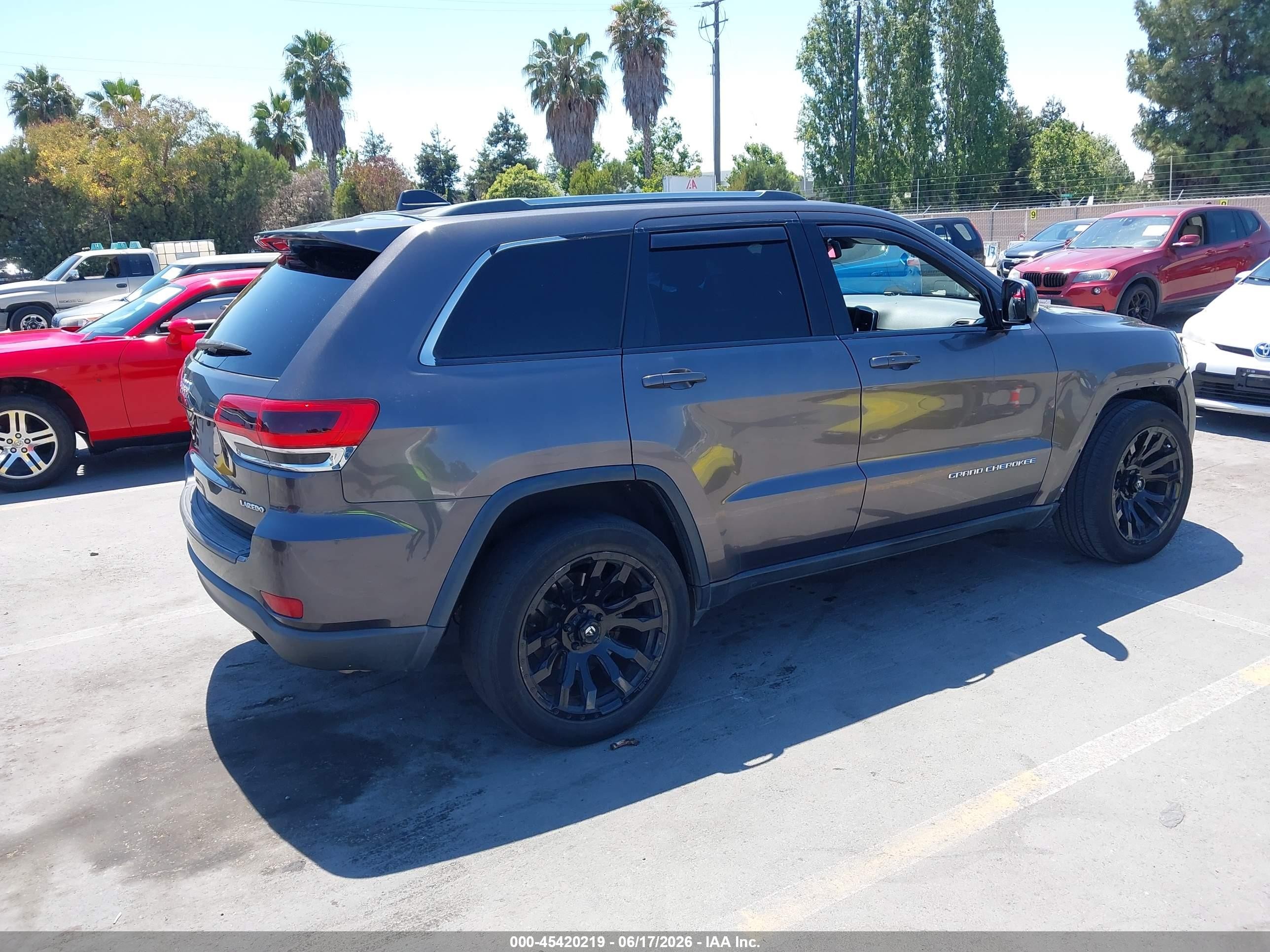 2015 Jeep Grand Cherokee Laredo Gray vin: 1C4RJEAG9FC646819