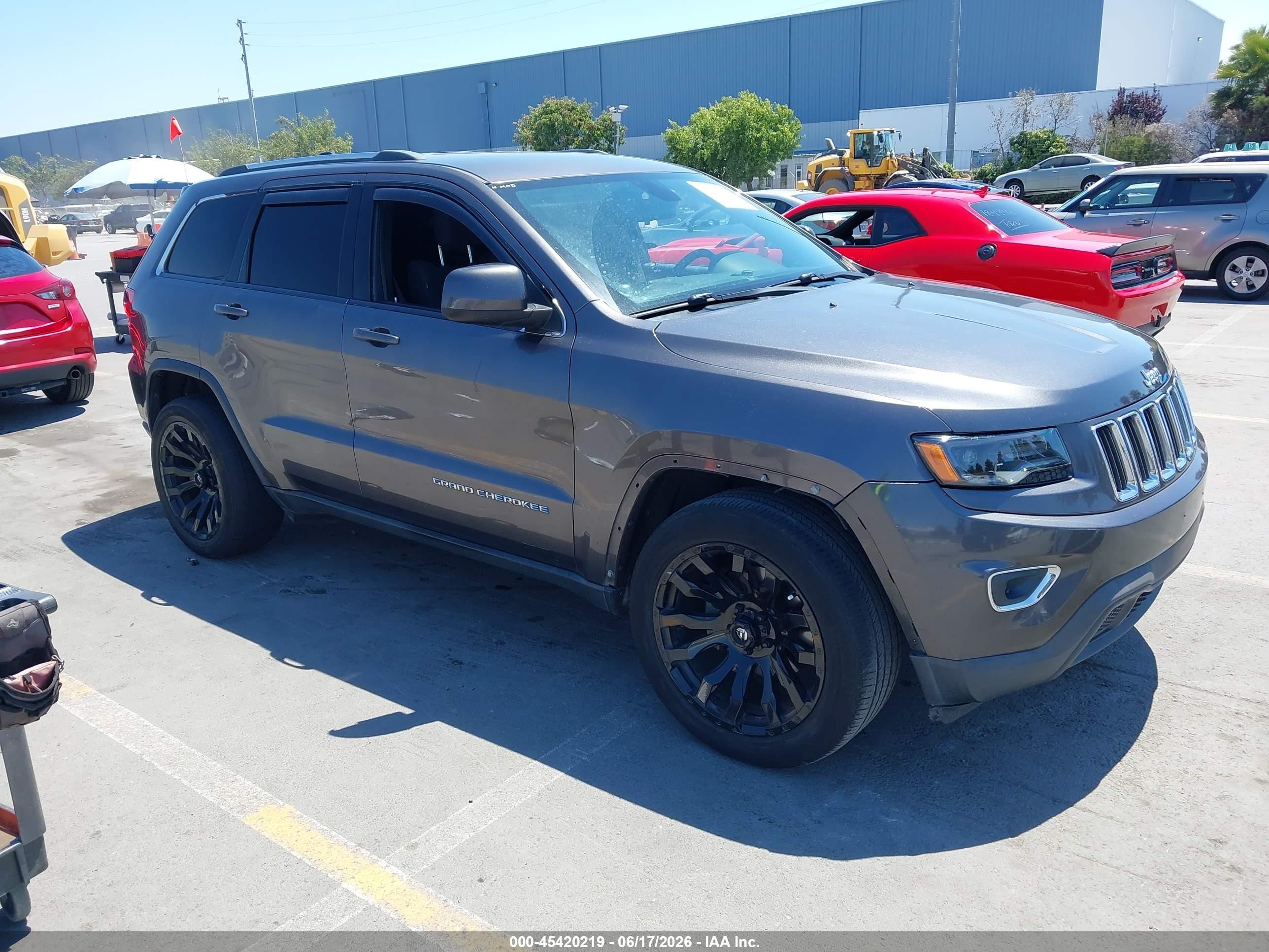 2015 Jeep Grand Cherokee Laredo Gray vin: 1C4RJEAG9FC646819