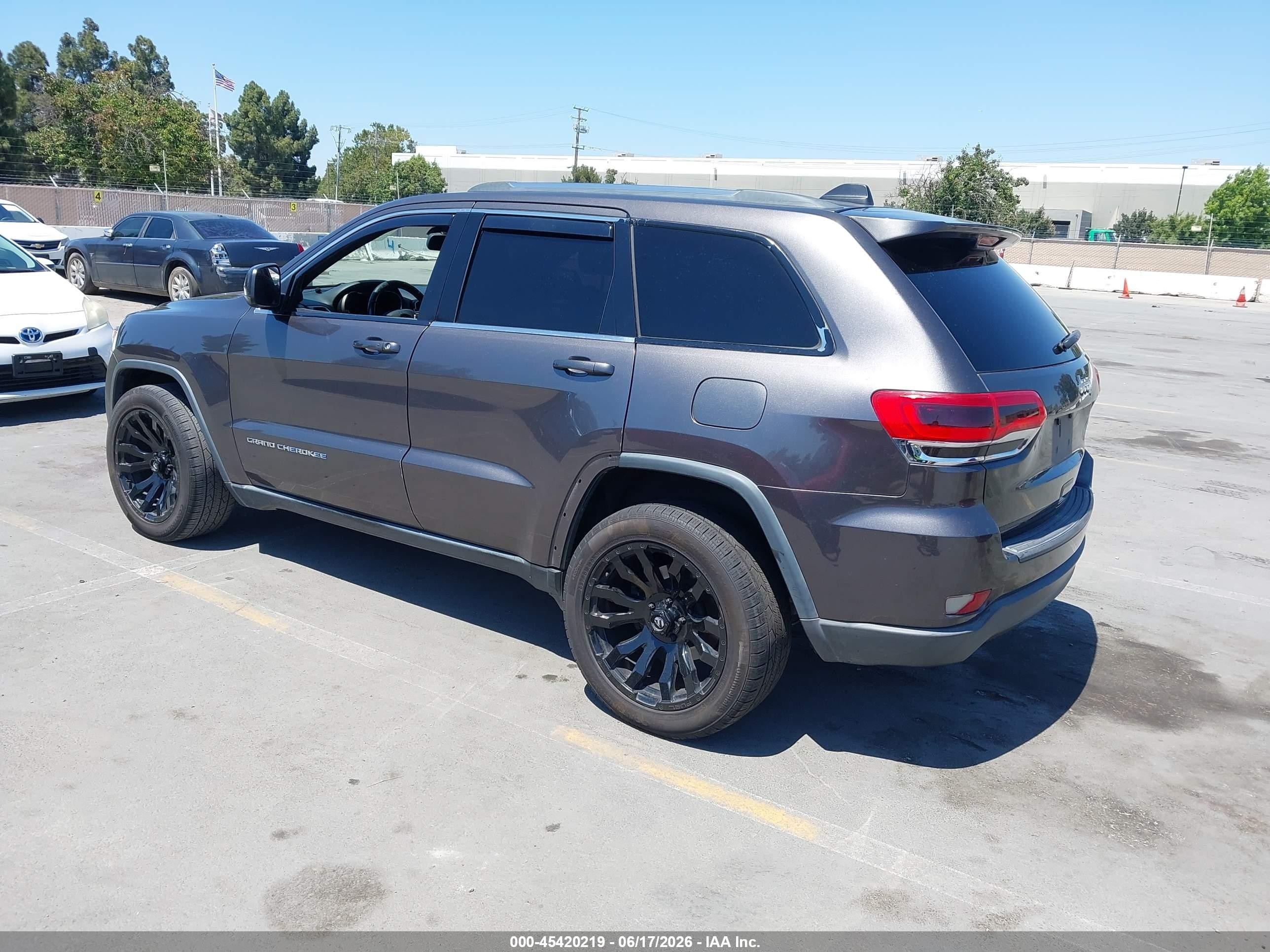 2015 Jeep Grand Cherokee Laredo Gray vin: 1C4RJEAG9FC646819