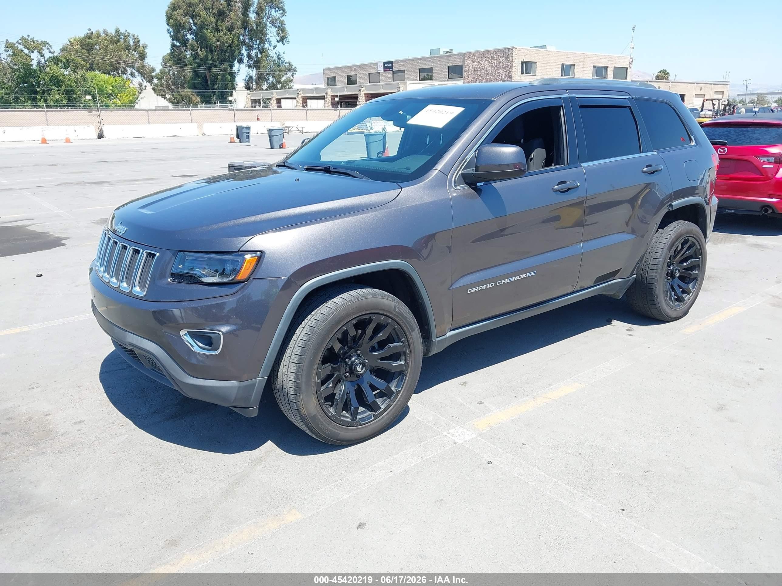 2015 Jeep Grand Cherokee Laredo Gray vin: 1C4RJEAG9FC646819