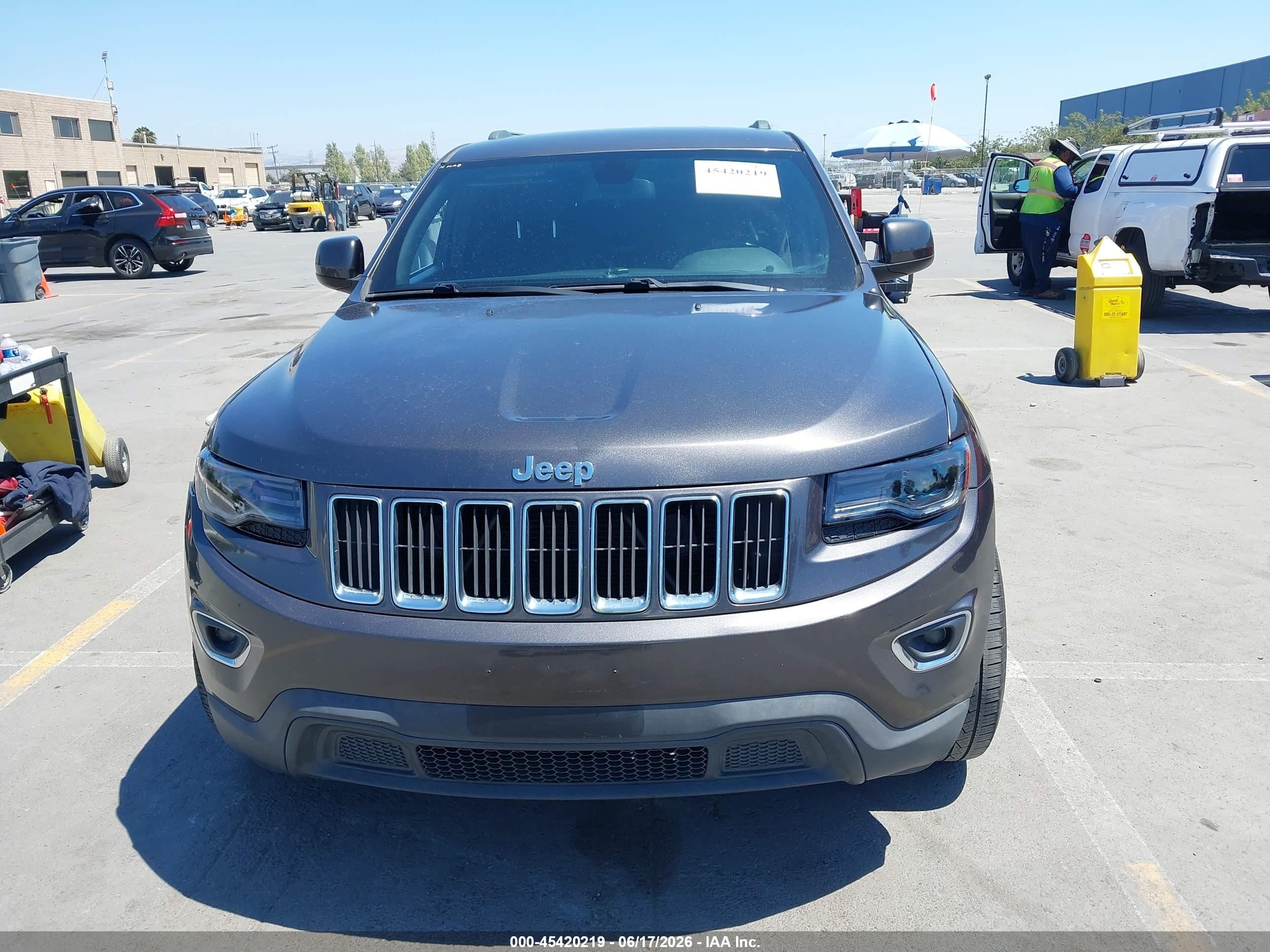 2015 Jeep Grand Cherokee Laredo Gray vin: 1C4RJEAG9FC646819