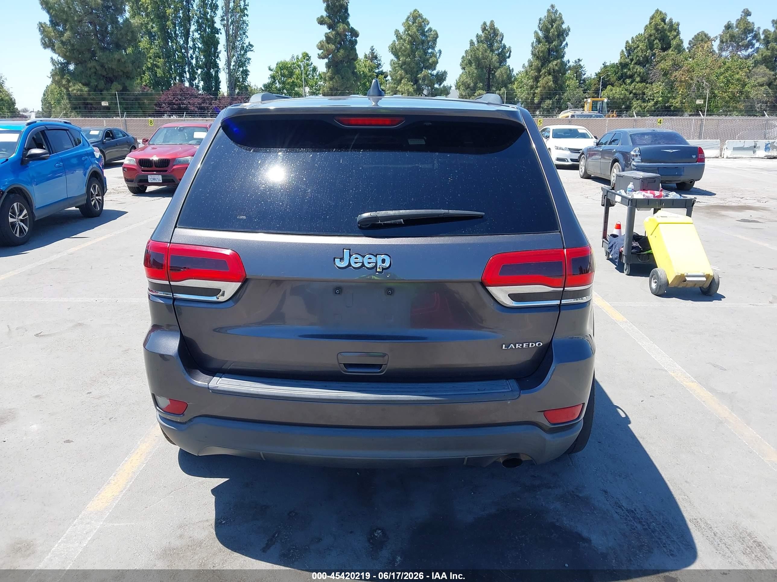 2015 Jeep Grand Cherokee Laredo Gray vin: 1C4RJEAG9FC646819