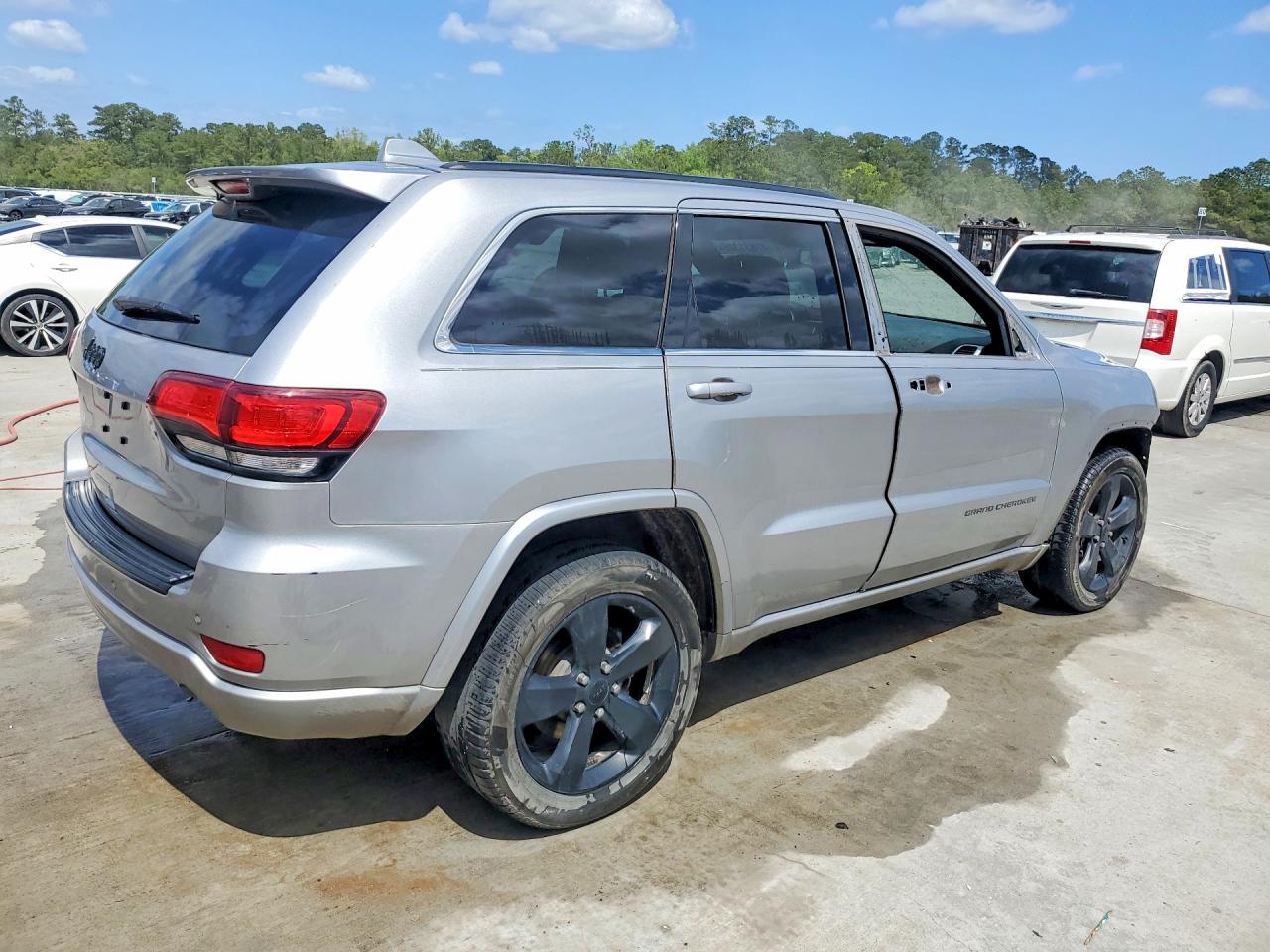 2015 Jeep Grand Cherokee Laredo Silver vin: 1C4RJEAG9FC957182