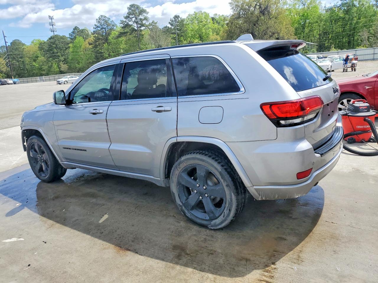 2015 Jeep Grand Cherokee Laredo Silver vin: 1C4RJEAG9FC957182