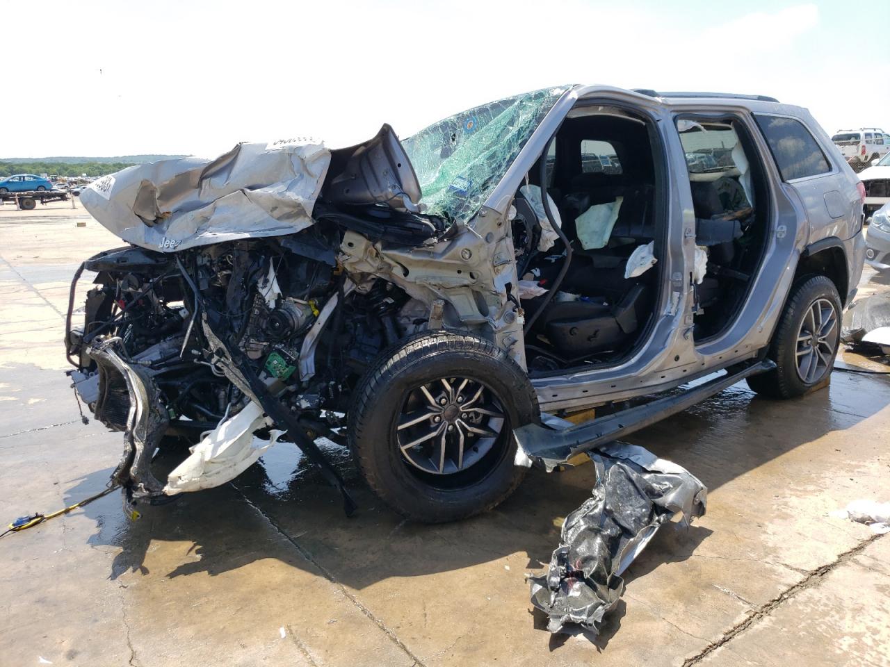 2020 Jeep Grand Cherokee Laredo Серебряный vin: 1C4RJEAG9LC191532