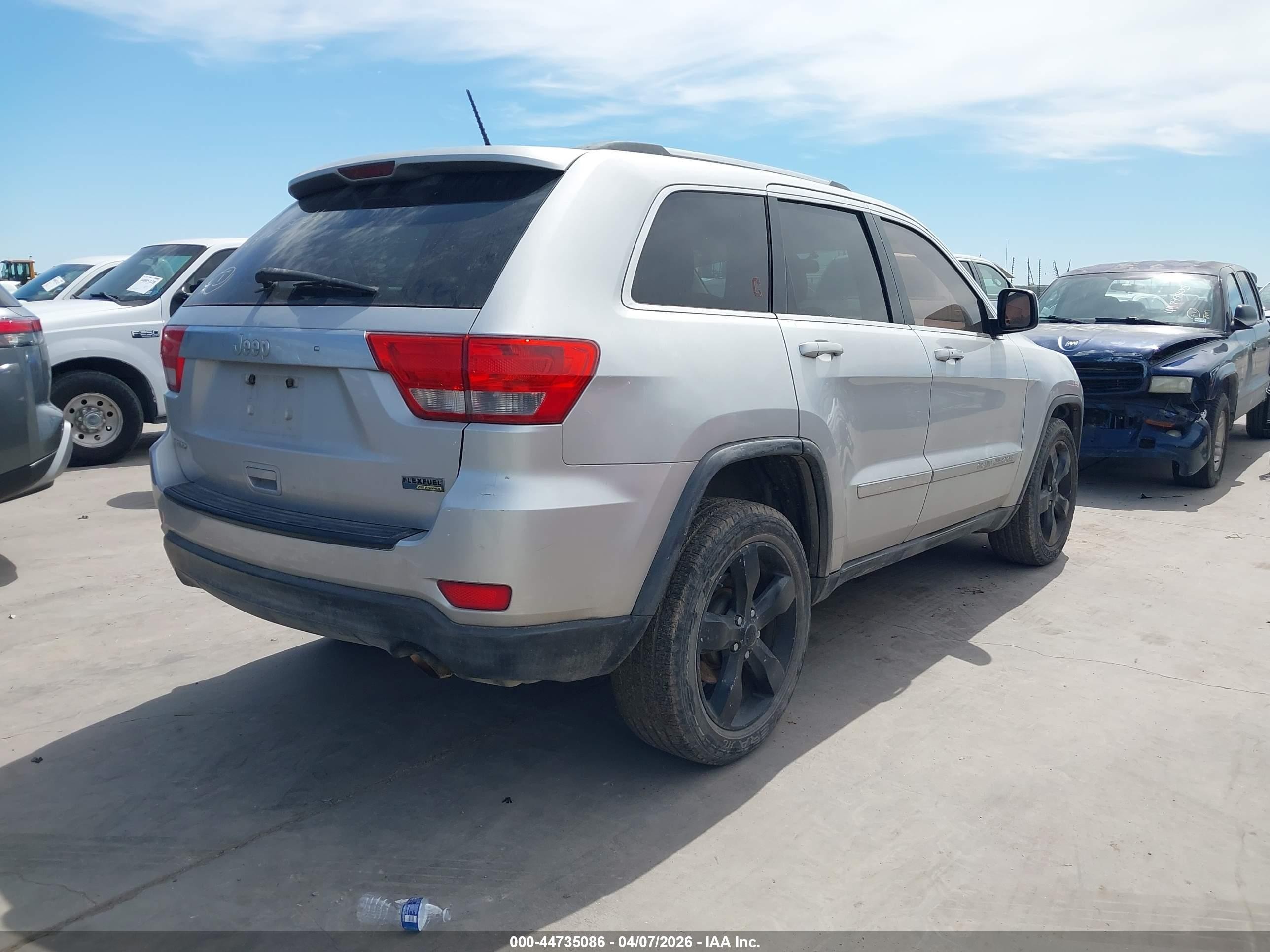 2012 Jeep Grand Cherokee Laredo Silver vin: 1C4RJEAGXCC119318