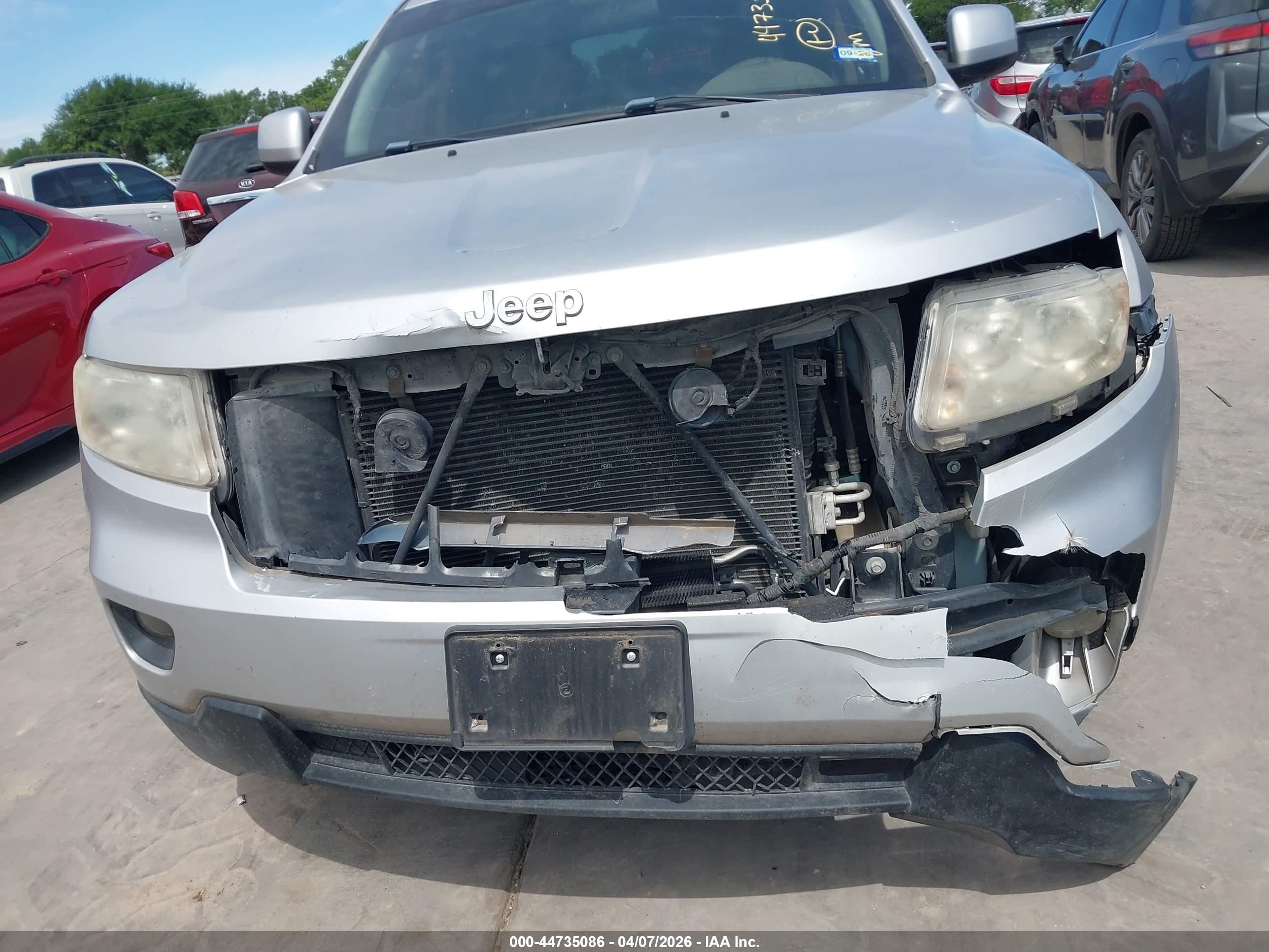 2012 Jeep Grand Cherokee Laredo Silver vin: 1C4RJEAGXCC119318