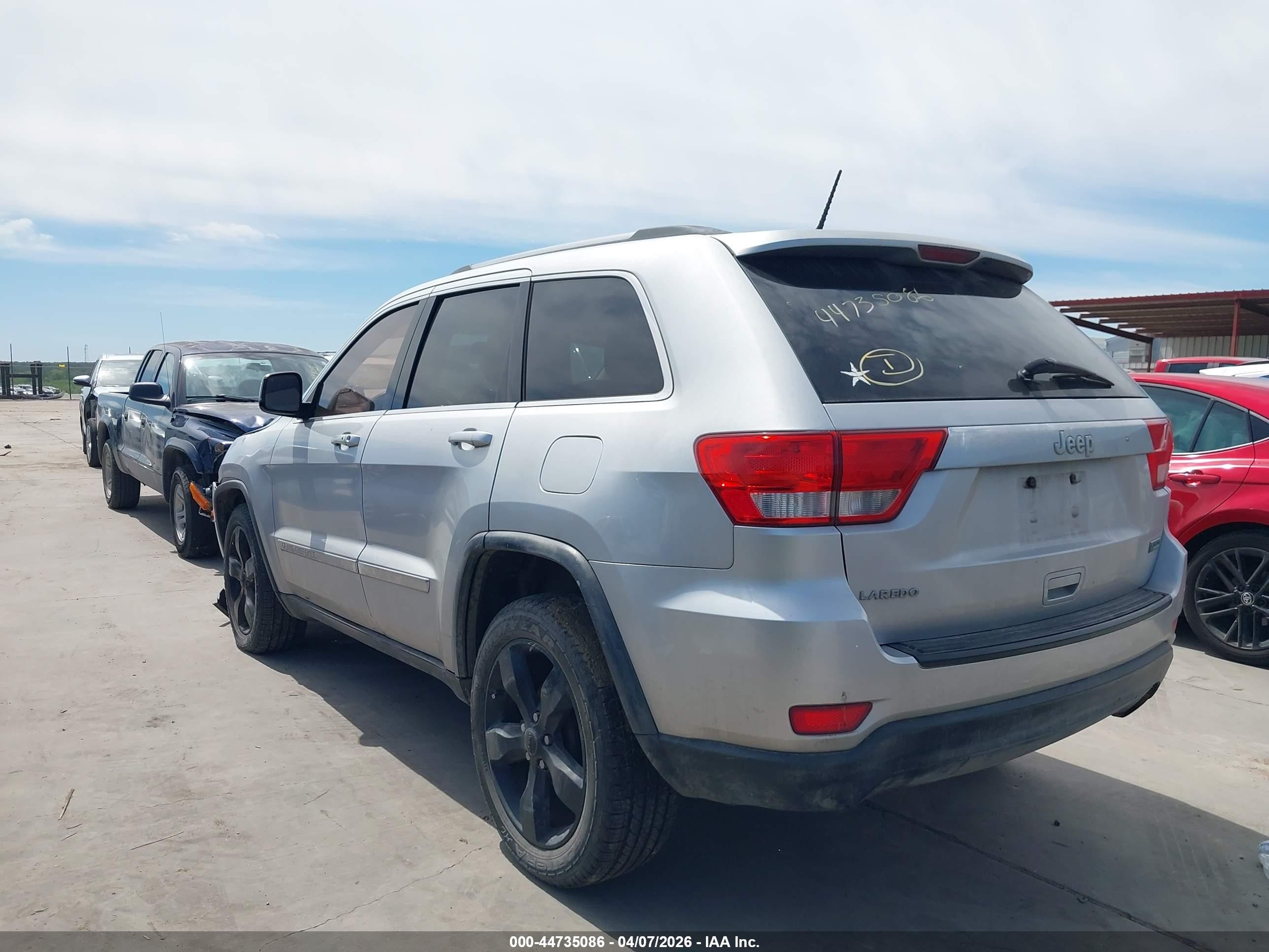 2012 Jeep Grand Cherokee Laredo Silver vin: 1C4RJEAGXCC119318
