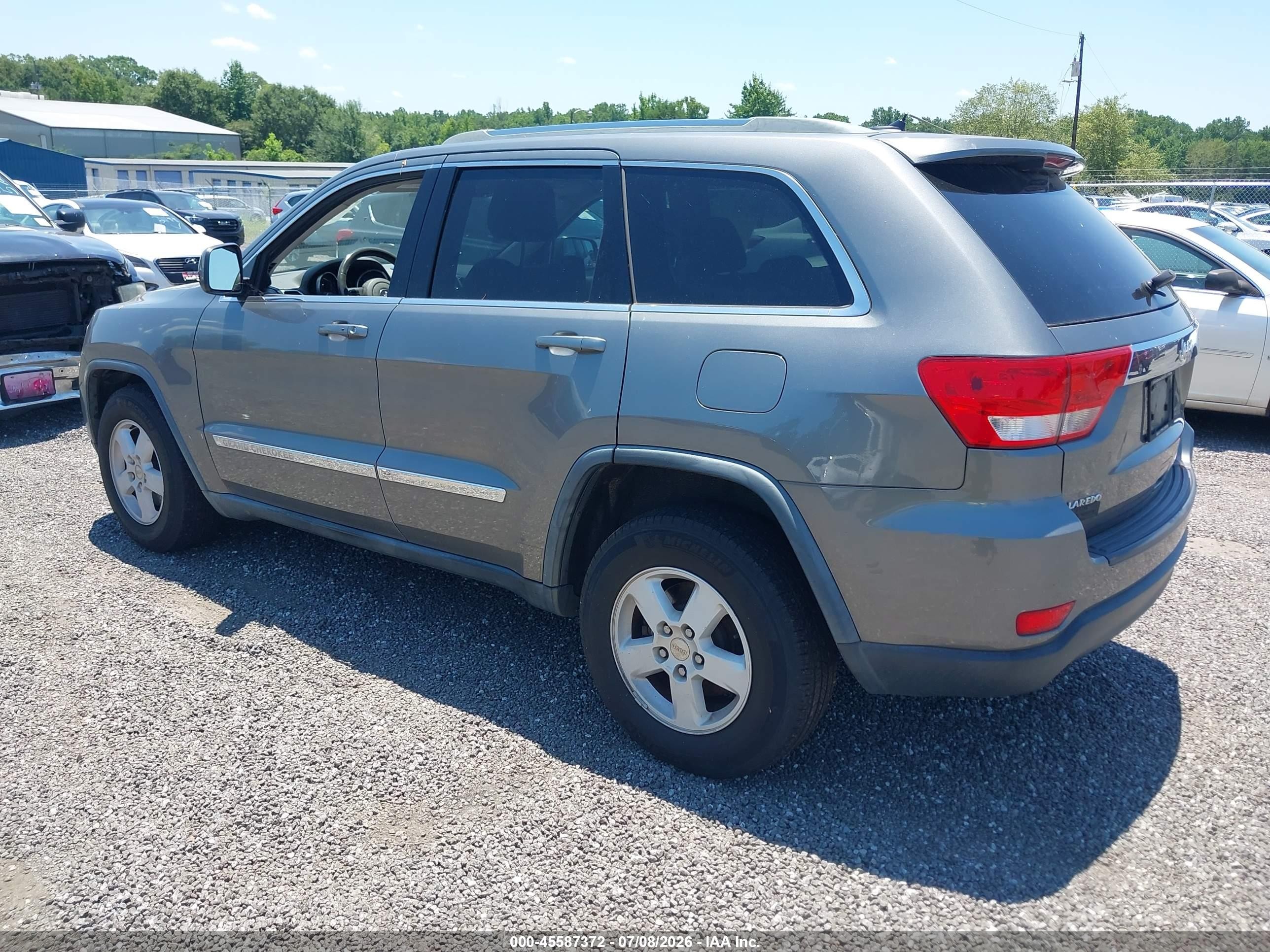 2012 Jeep Grand Cherokee Laredo Серебряный vin: 1C4RJEAGXCC142811