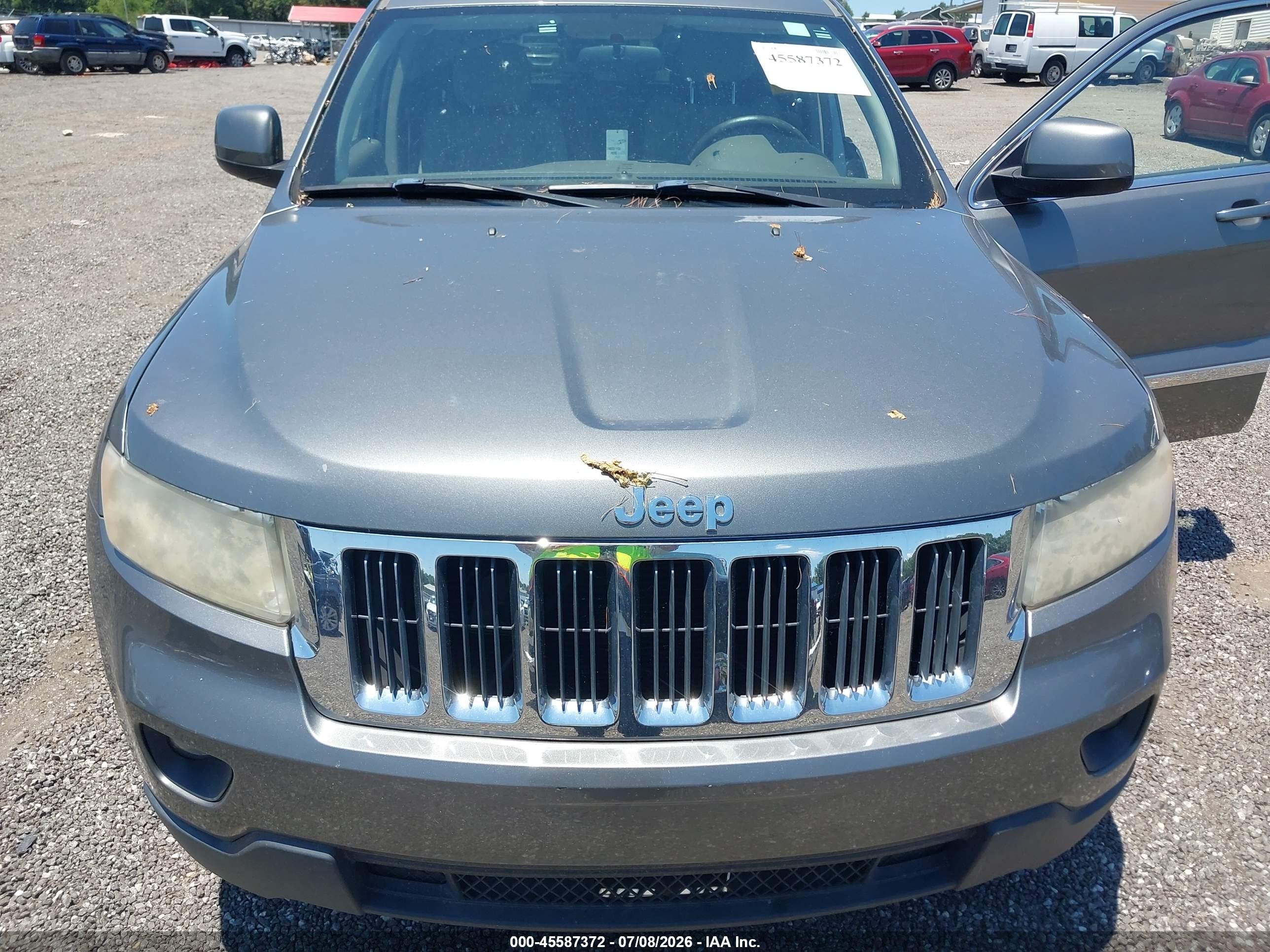 2012 Jeep Grand Cherokee Laredo Серебряный vin: 1C4RJEAGXCC142811